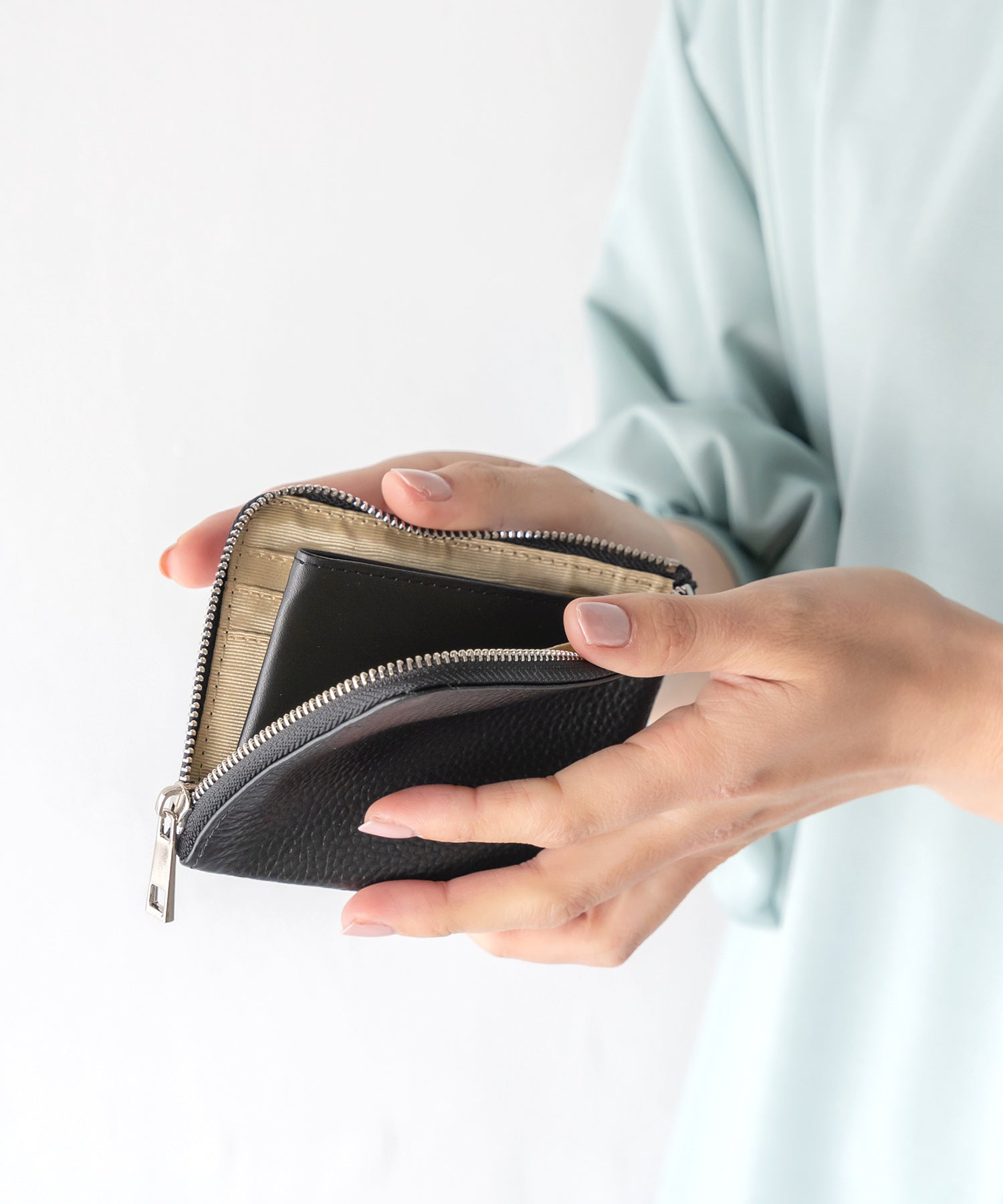 ヴィータフェリーチェ VitaFelice レザーL字ファスナーミニ財布