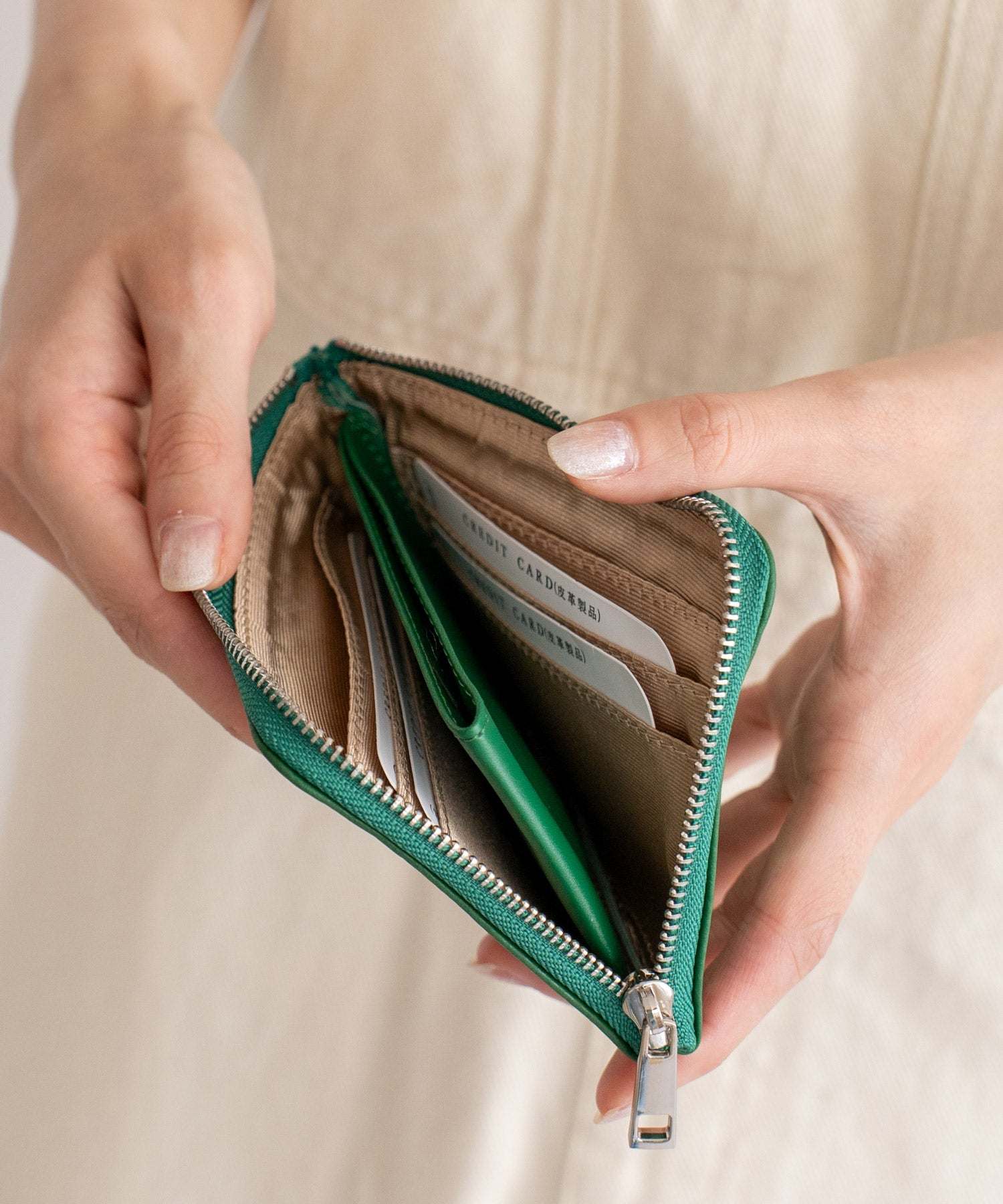 ヴィータフェリーチェ VitaFelice レザーL字ファスナーミニ財布