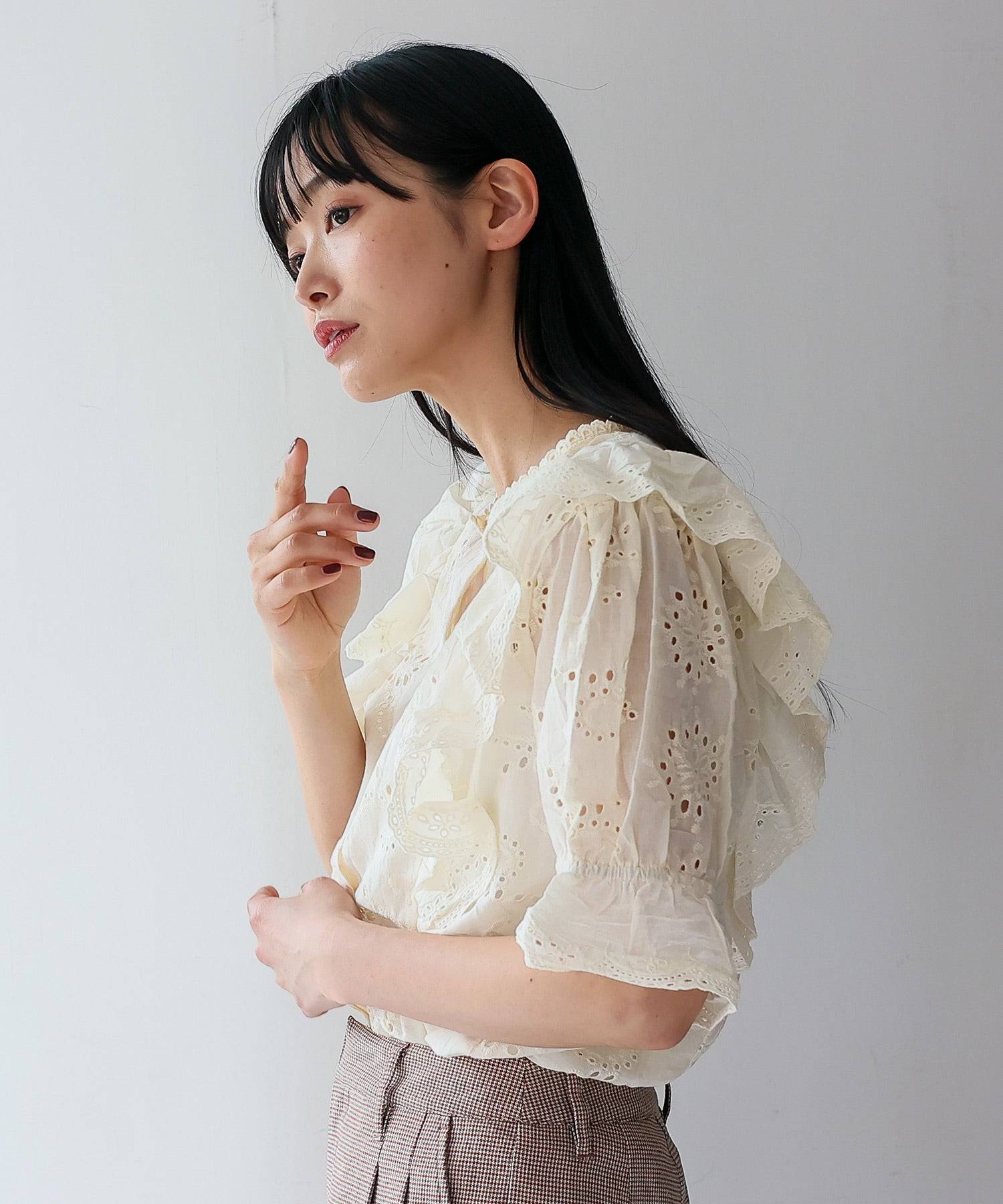 ヴィータフェリーチェ VitaFelice パンチング刺繍レース（スカラップ）レースフリルブラウス （IVORY） IVORY