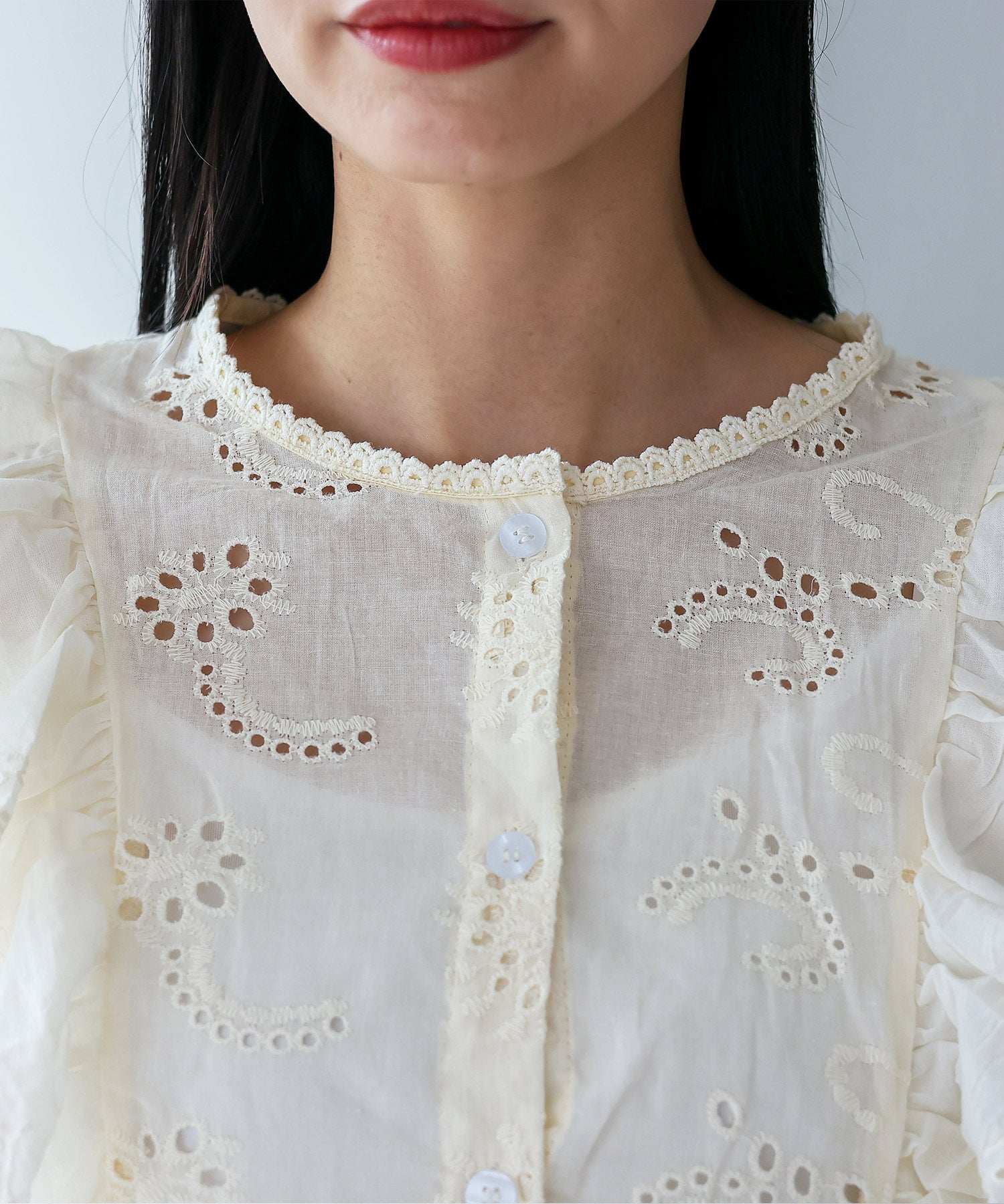 ヴィータフェリーチェ VitaFelice パンチング刺繍レース（スカラップ）レースフリルブラウス （IVORY） IVORY