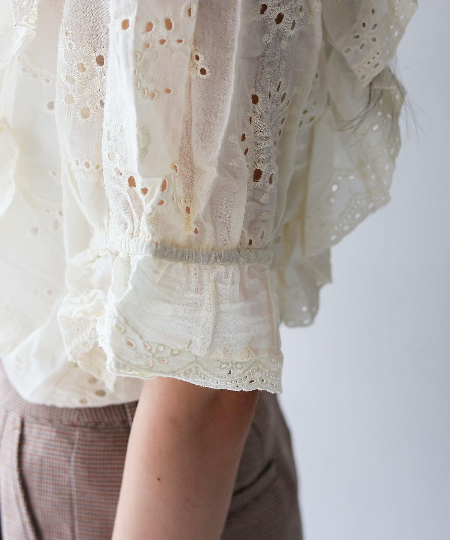ヴィータフェリーチェ VitaFelice パンチング刺繍レース（スカラップ）レースフリルブラウス （IVORY） IVORY