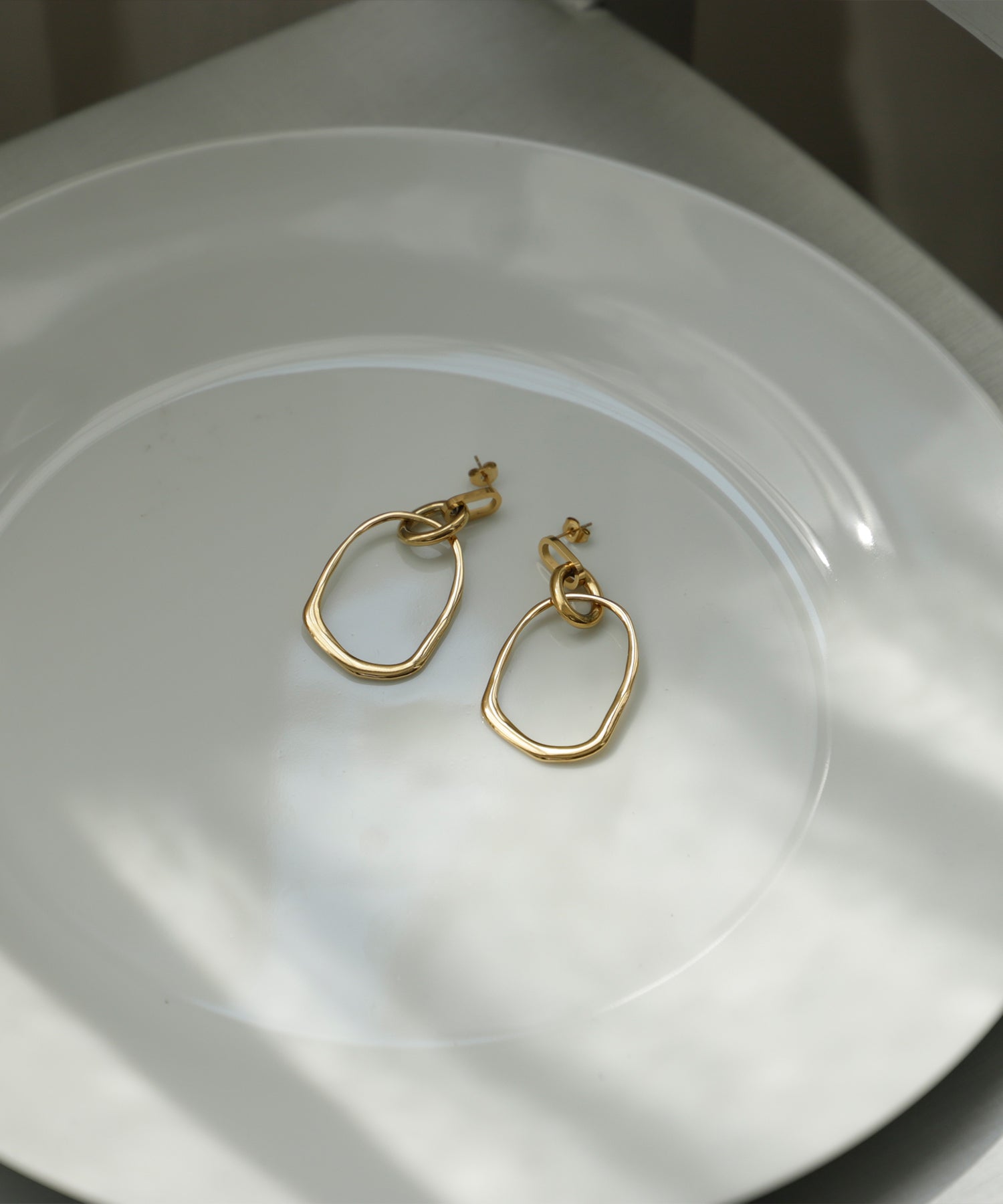 ヴィータフェリーチェ VitaFelice 楕円フープピアス （GOLD） GOLD