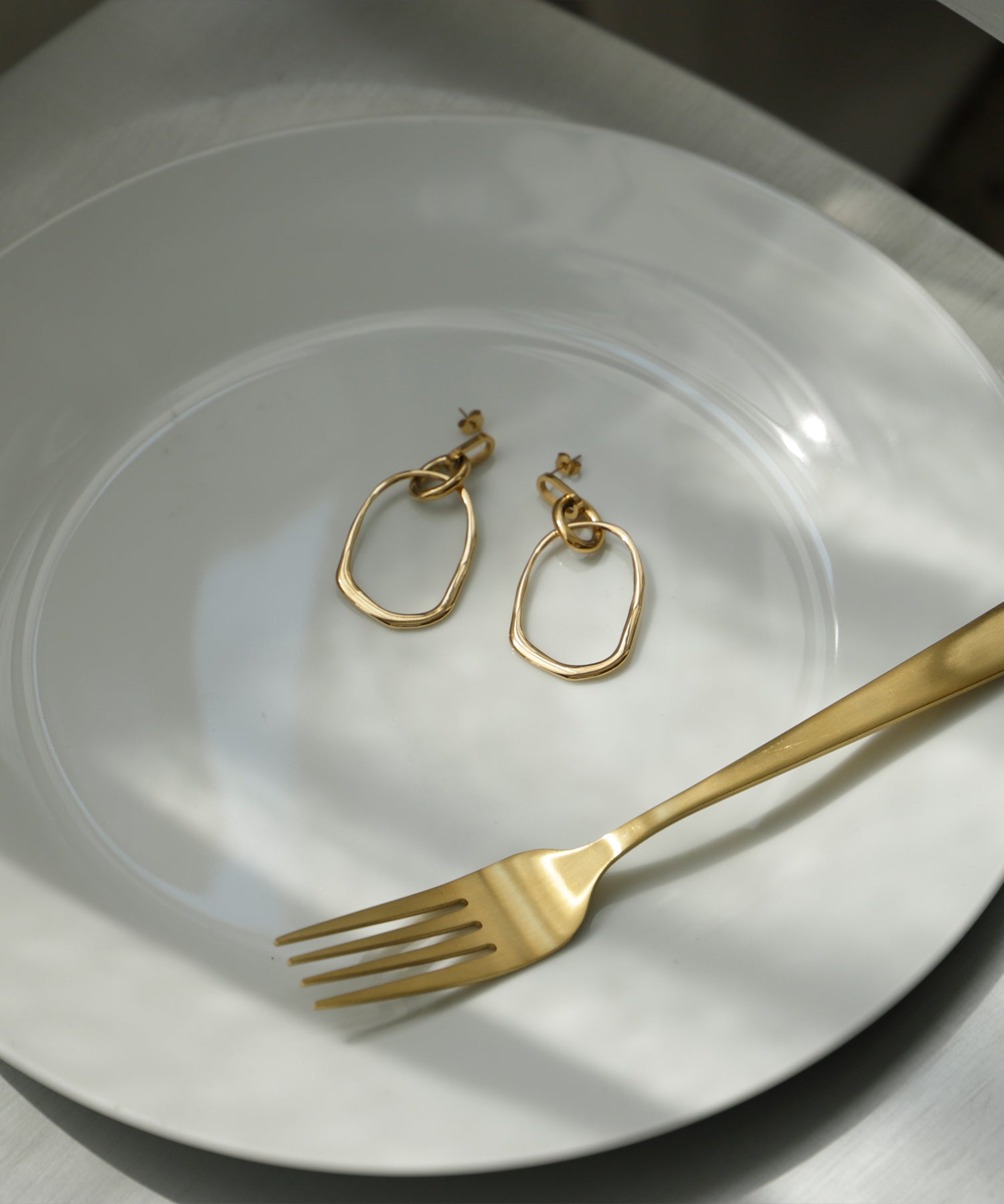 ヴィータフェリーチェ VitaFelice 楕円フープピアス （GOLD） GOLD