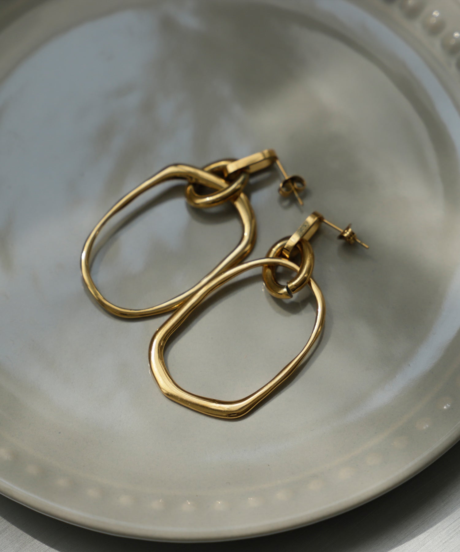 ヴィータフェリーチェ VitaFelice 楕円フープピアス （GOLD） GOLD