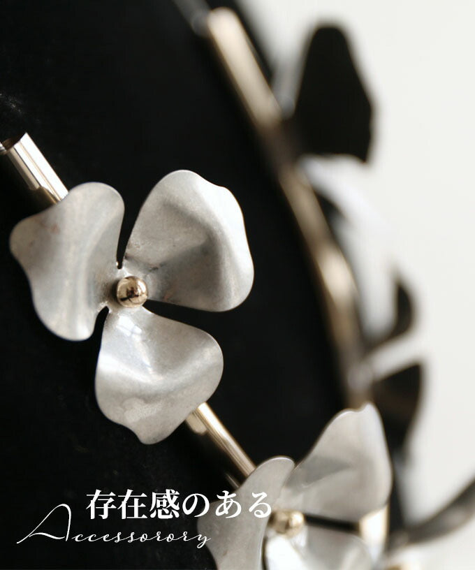 ヴィオ Vieo 連なる花のネックレス （シルバー） シルバー