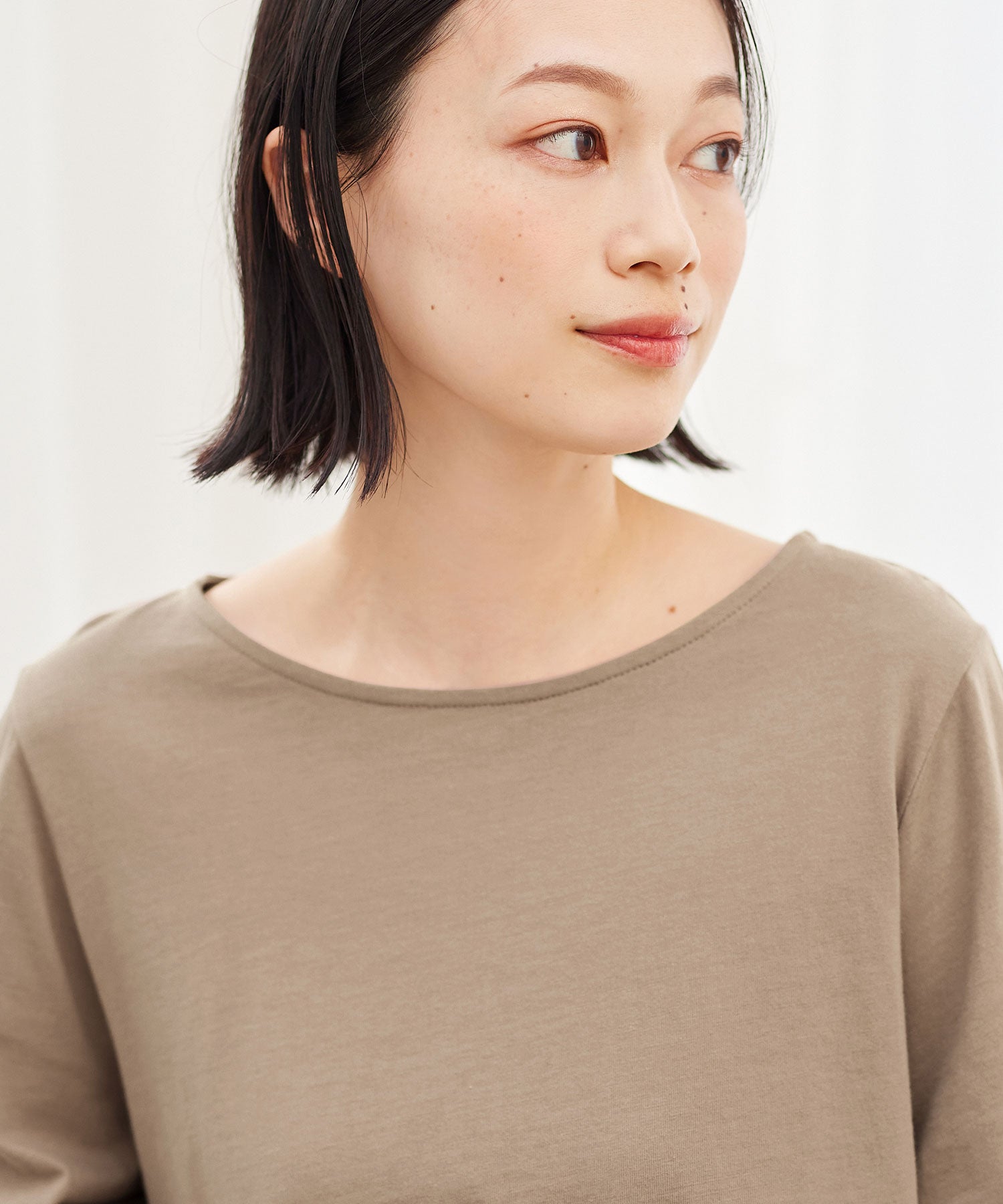 綿１００％袖タックＴシャツ