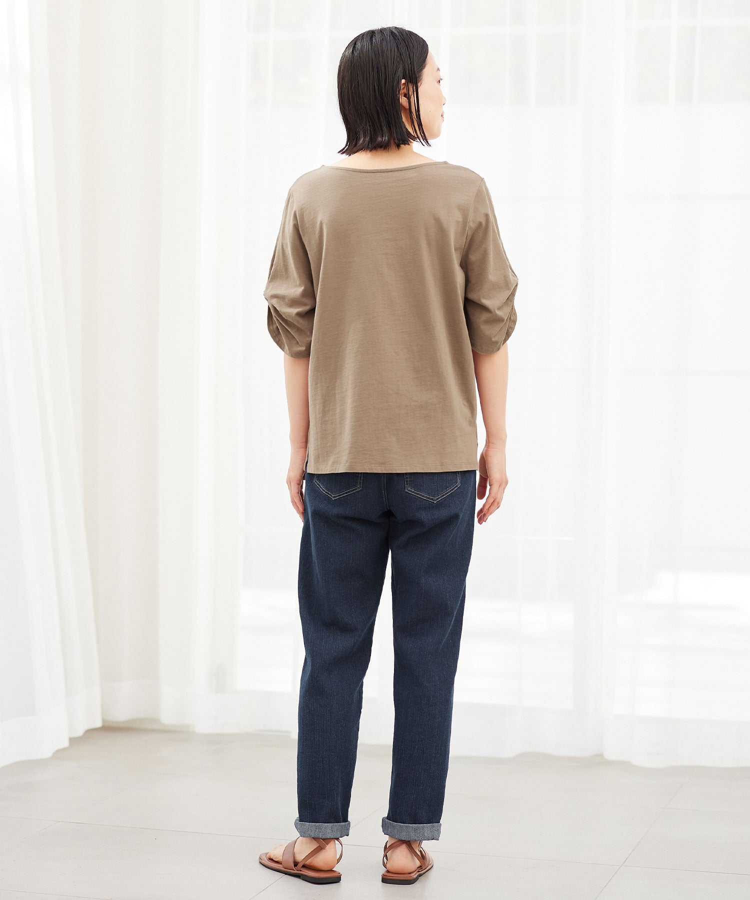 綿１００％袖タックＴシャツ