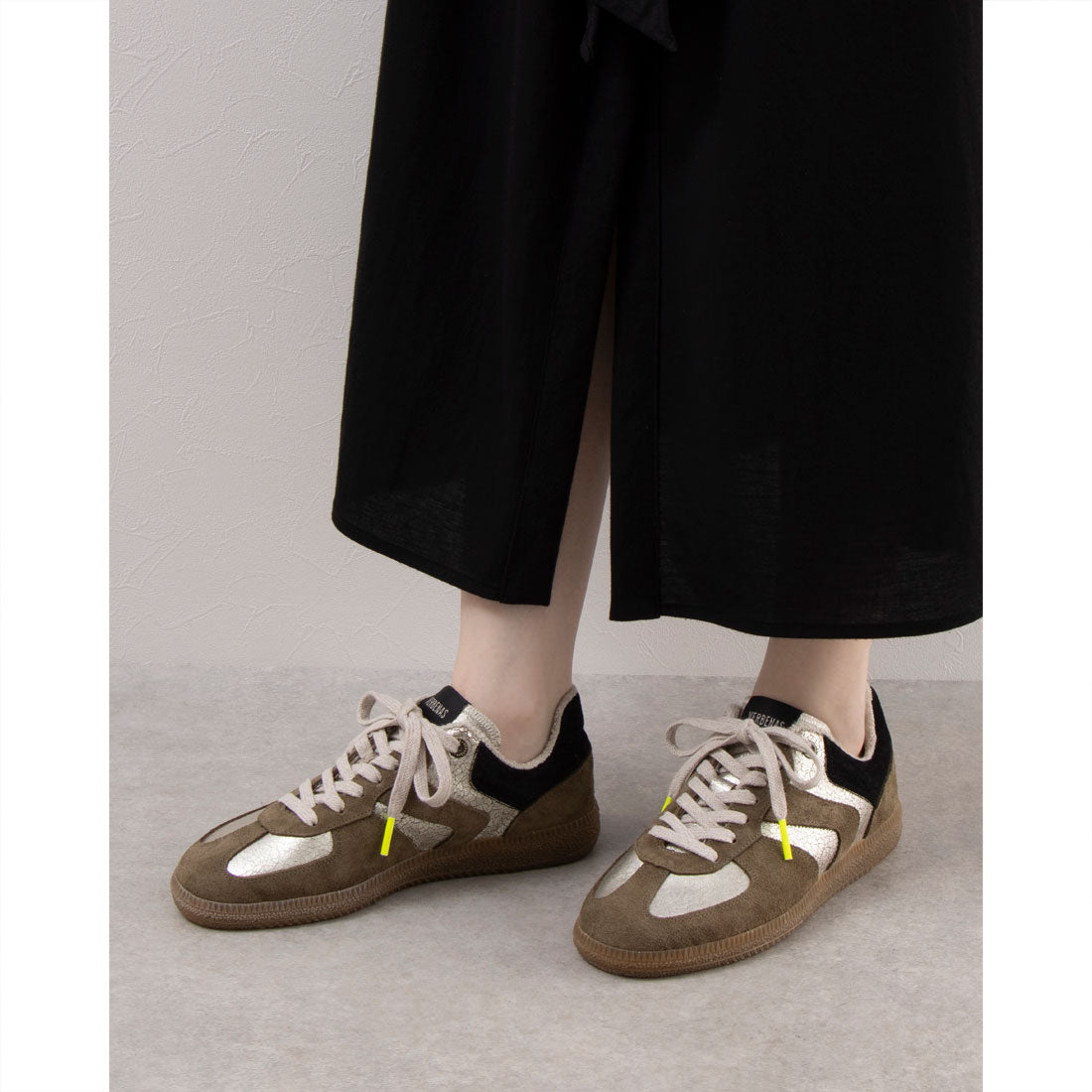 VERBENAS Low-Cut Gum Sole Sneakers