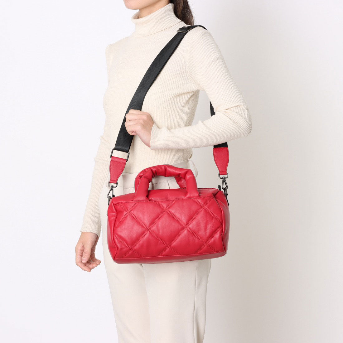 ベスジョーヤ VESGIOIA ラムレザーキルティングミニボストンバッグ （チャコール） チャコール