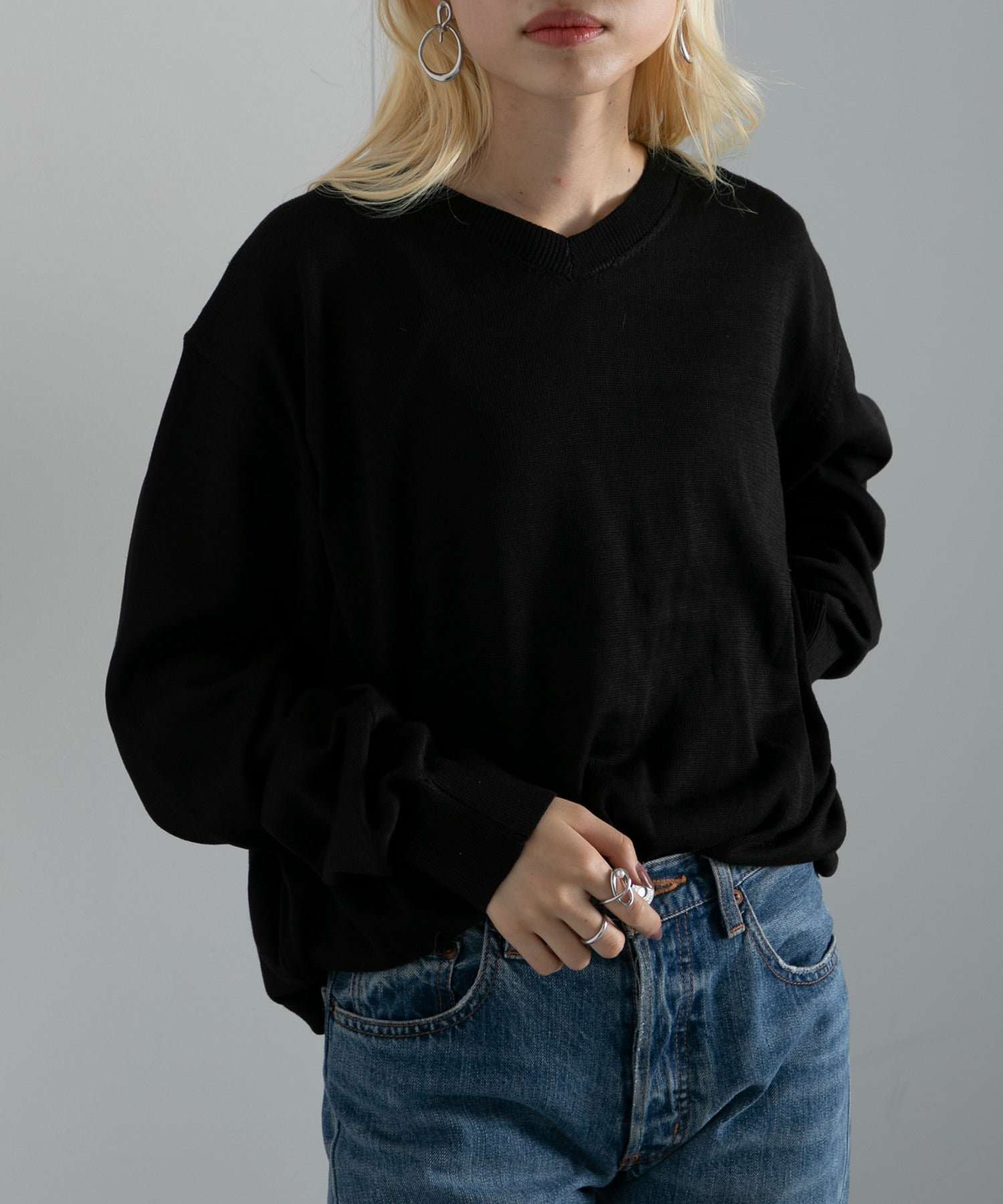 ヴィユー バイメゾンブリーズ vieux by MAISON BREEZE V neck loose light knit （ブラック） ブラック