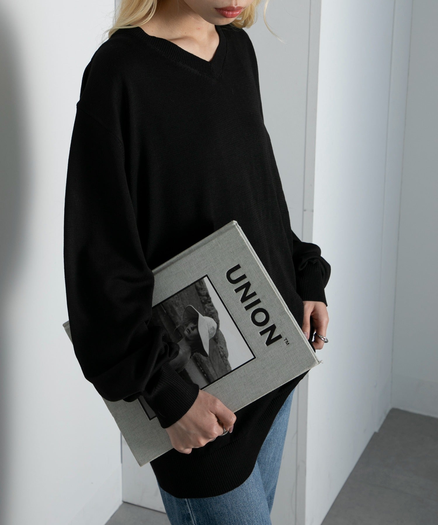 ヴィユー バイメゾンブリーズ vieux by MAISON BREEZE V neck loose light knit （ブラック） ブラック