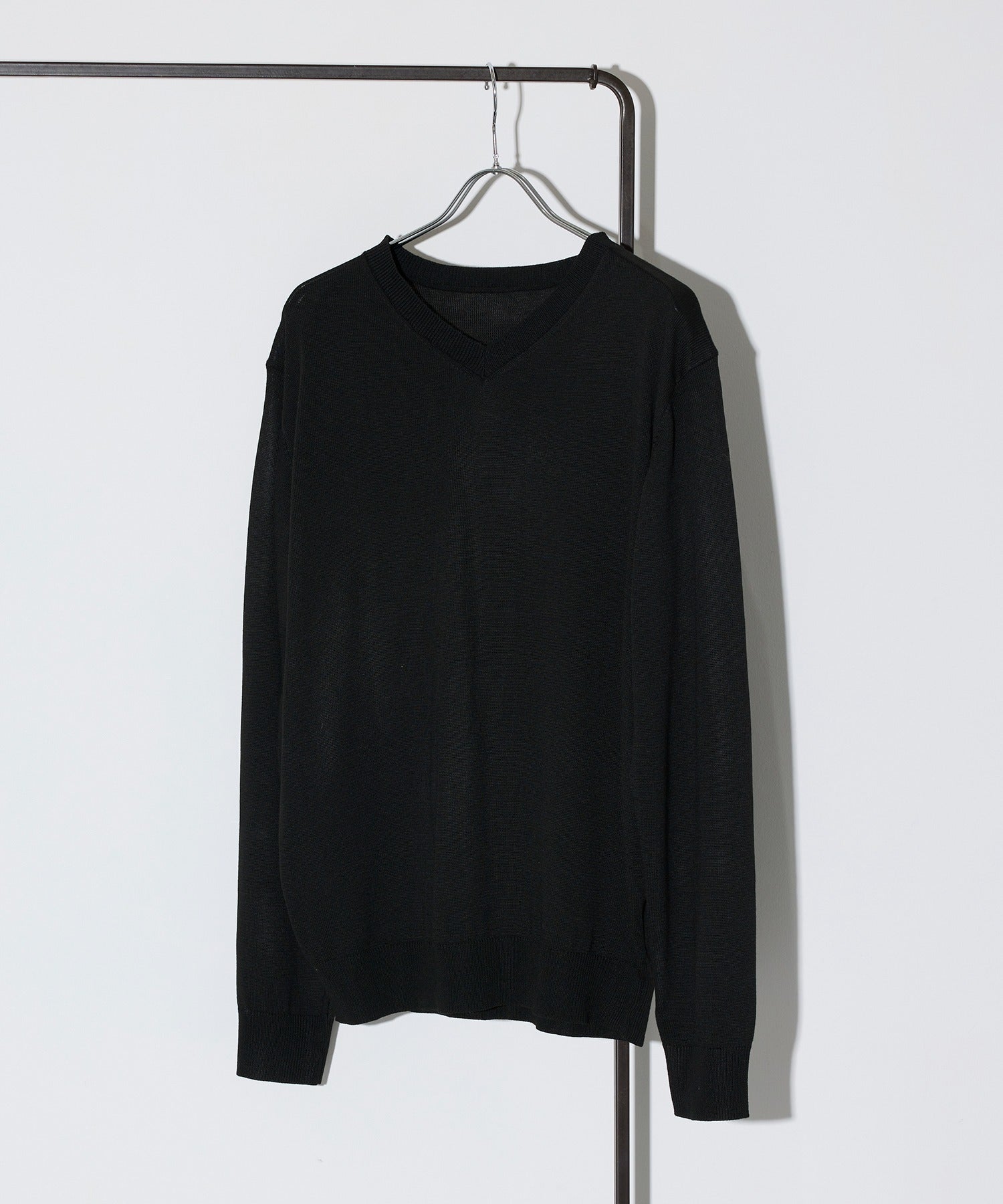 ヴィユー バイメゾンブリーズ vieux by MAISON BREEZE V neck loose light knit （ブラック） ブラック