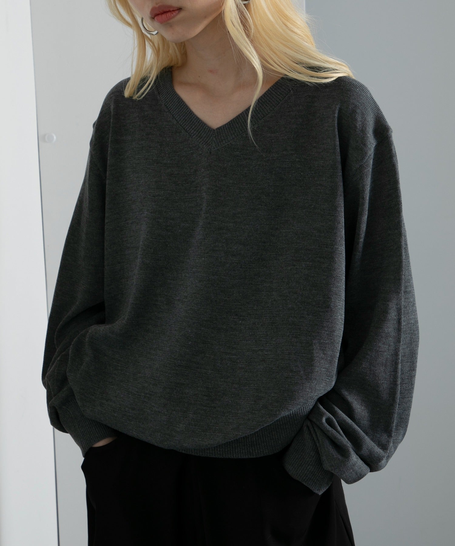 ヴィユー バイメゾンブリーズ vieux by MAISON BREEZE V neck loose light knit （ダークグレー） ダークグレー