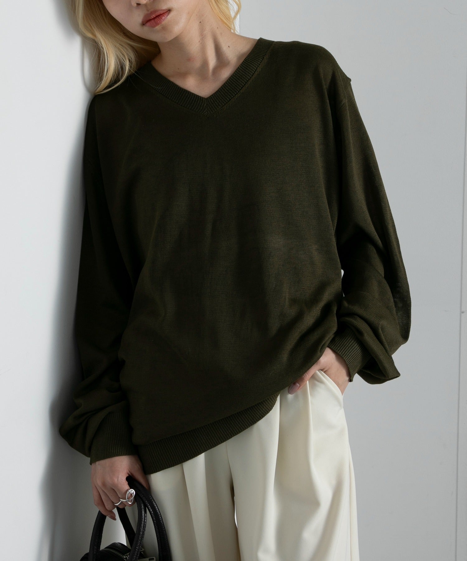 ヴィユー バイメゾンブリーズ vieux by MAISON BREEZE V neck loose light knit （オリーブ） オリーブ