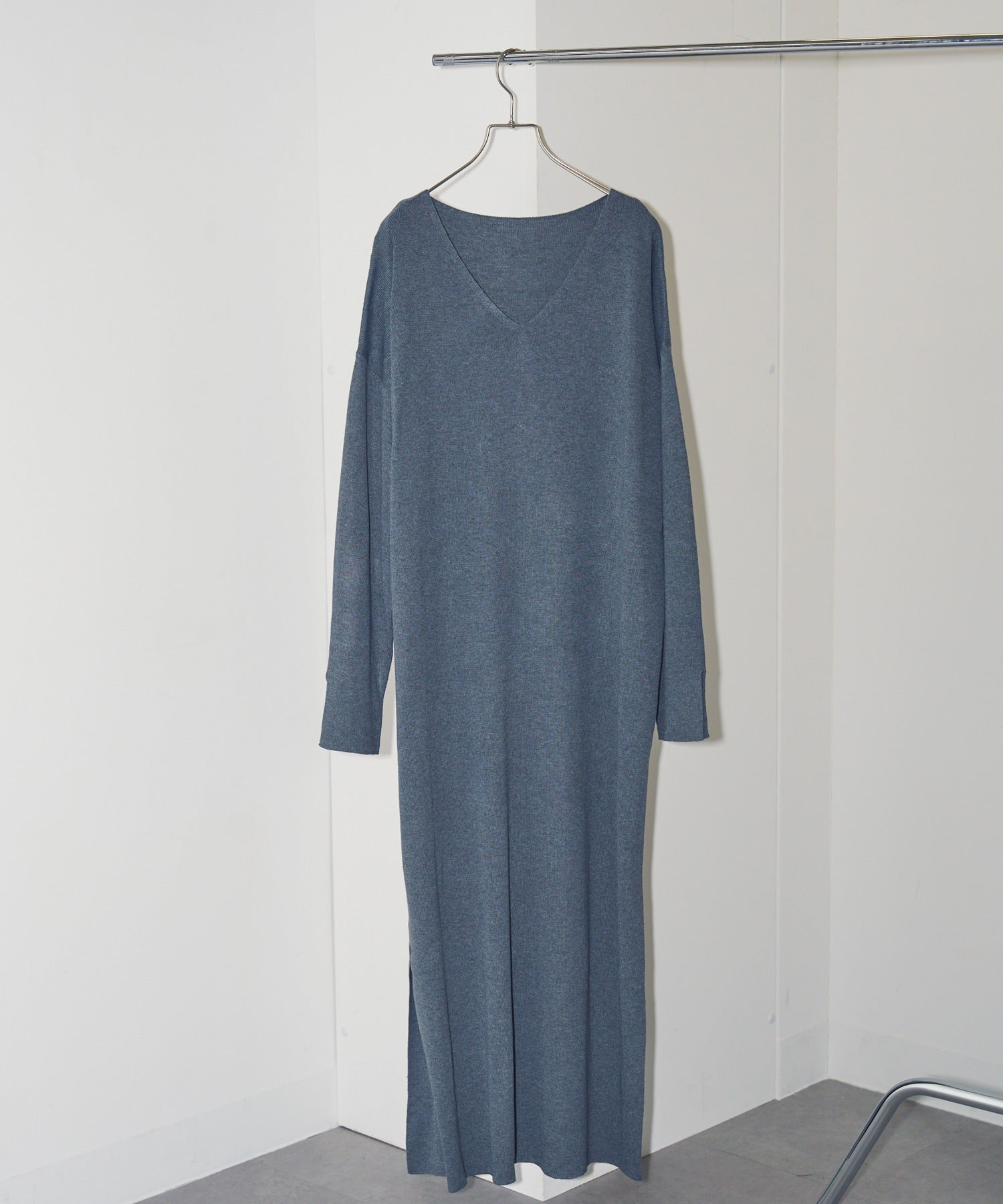 ヴィユー バイメゾンブリーズ vieux by MAISON BREEZE V neck knit long one-piece （ダークグレー） ダークグレー