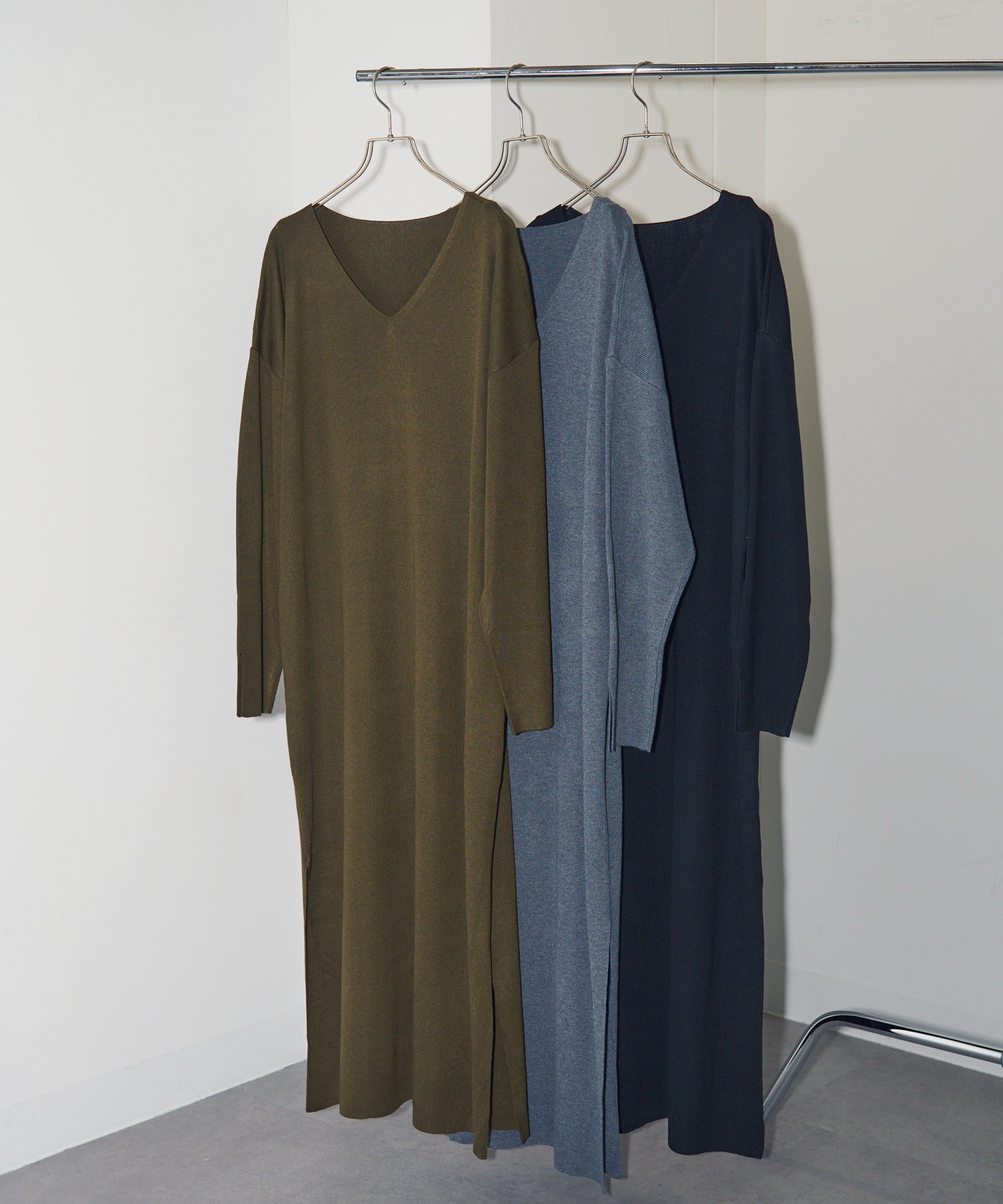 ヴィユー バイメゾンブリーズ vieux by MAISON BREEZE V neck knit long one-piece （ダークグレー） ダークグレー