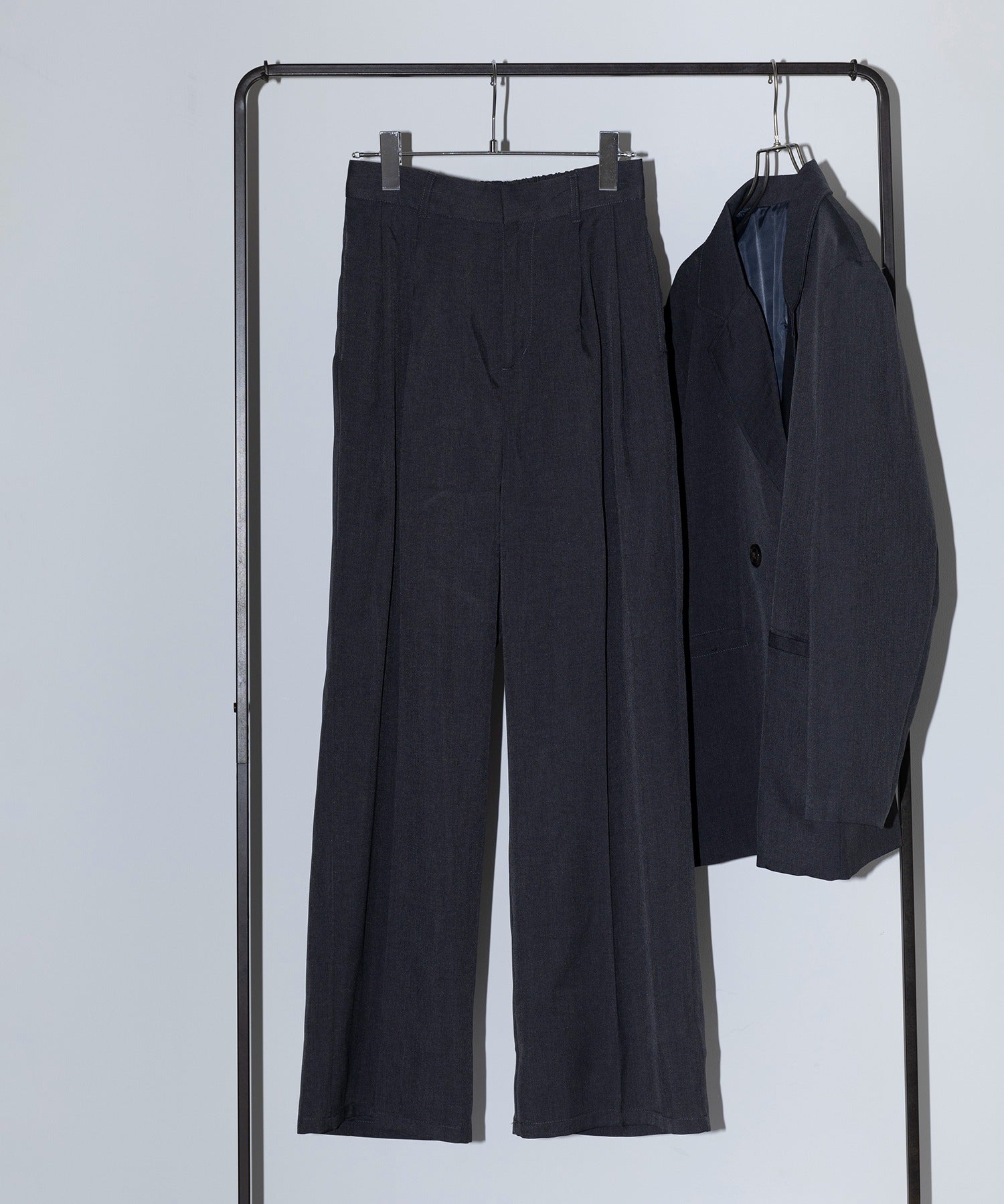 ヴィユー バイメゾンブリーズ vieux by MAISON BREEZE Center press pants #1 （グレー） グレー