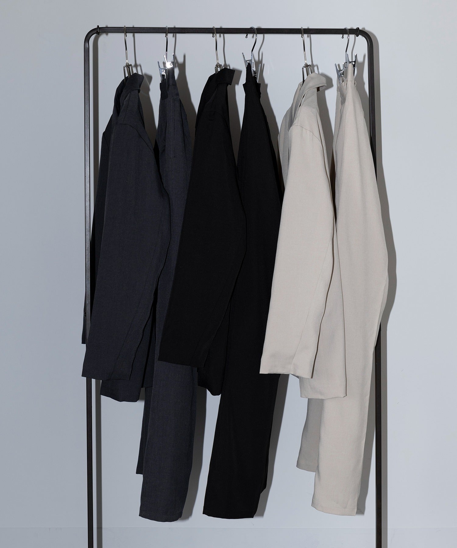 ヴィユー バイメゾンブリーズ vieux by MAISON BREEZE Center press pants #1 （グレー） グレー