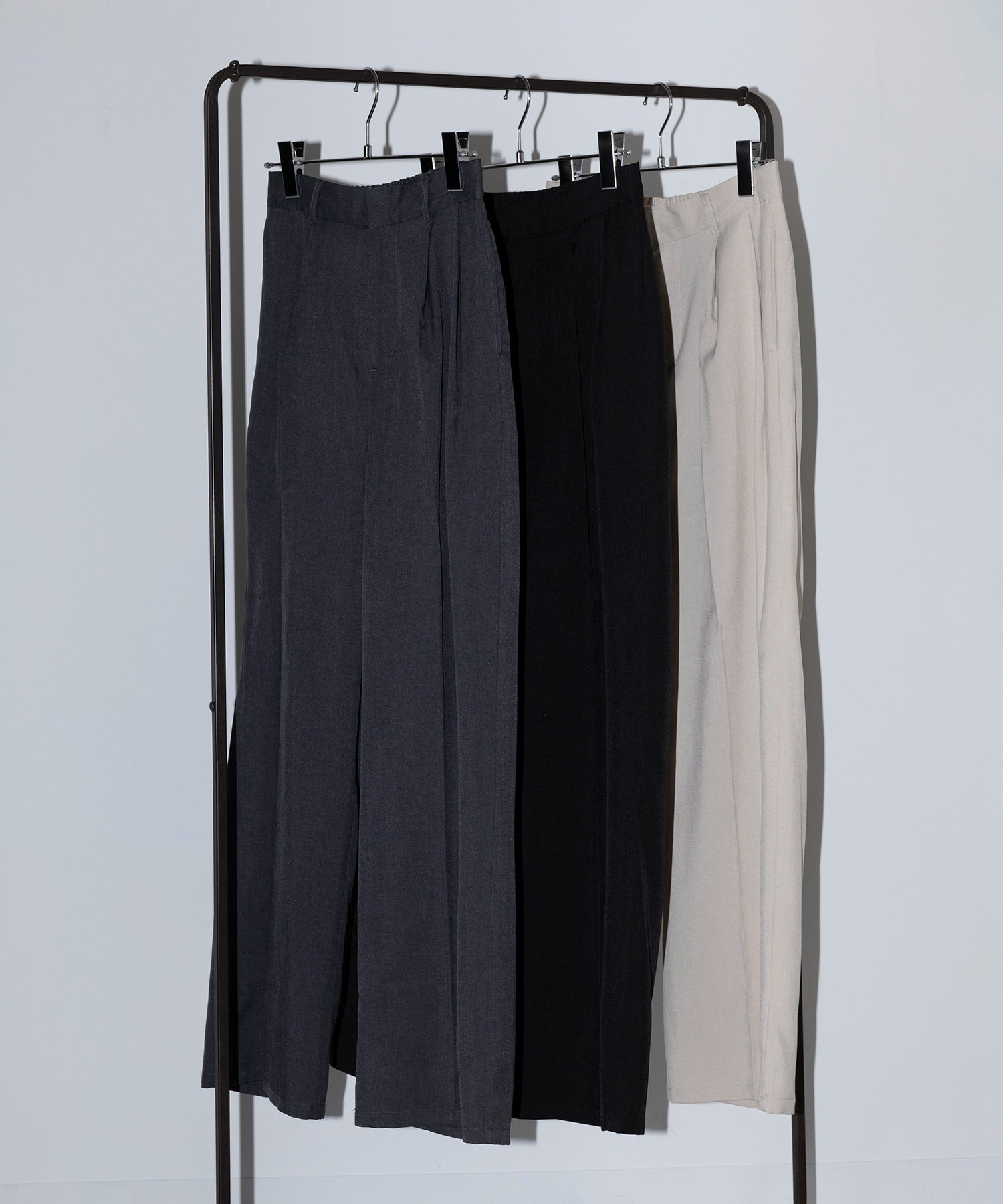 ヴィユー バイメゾンブリーズ vieux by MAISON BREEZE Center press pants #1 （グレー） グレー