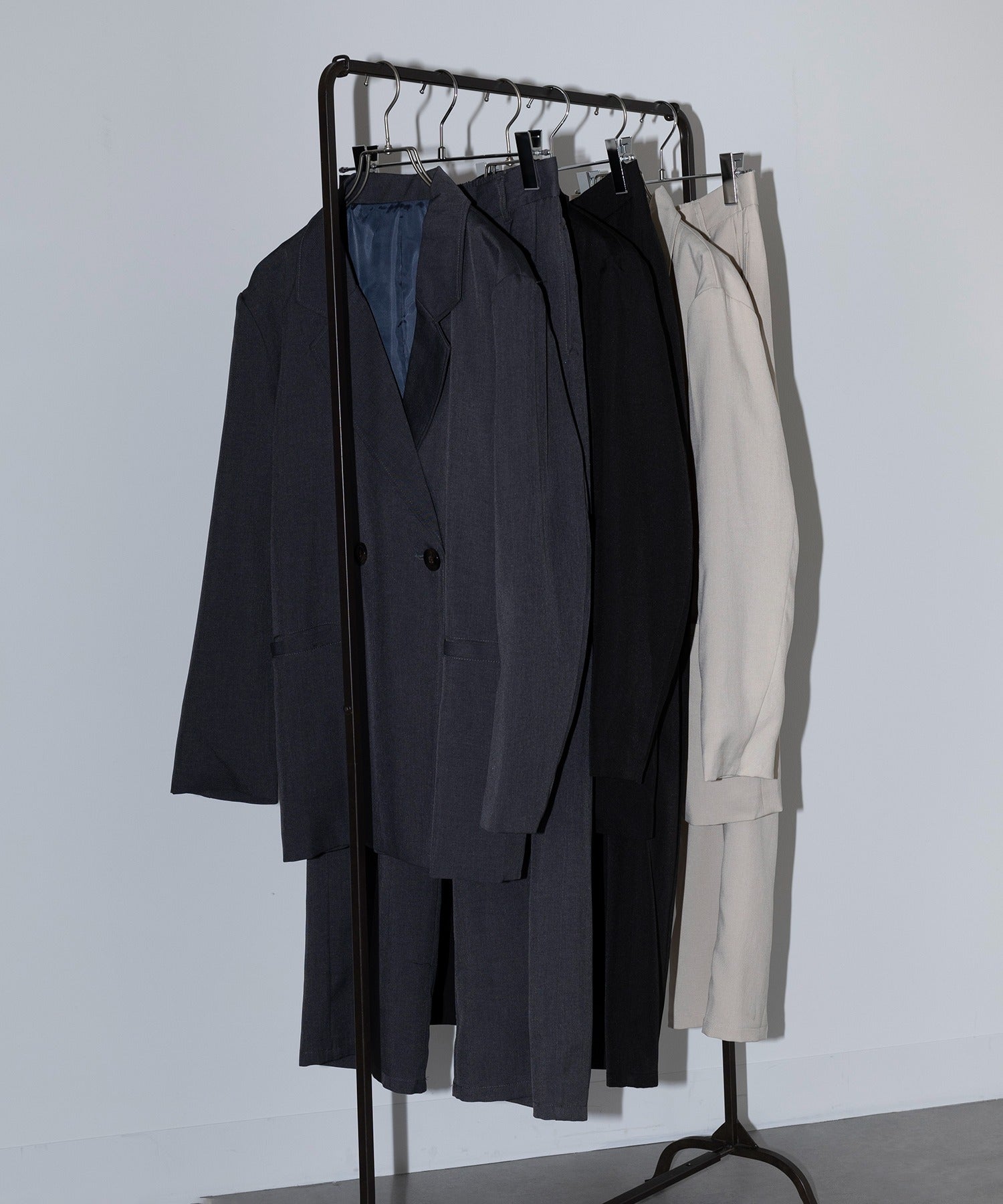 ヴィユー バイメゾンブリーズ vieux by MAISON BREEZE Center press pants #1 （グレー） グレー