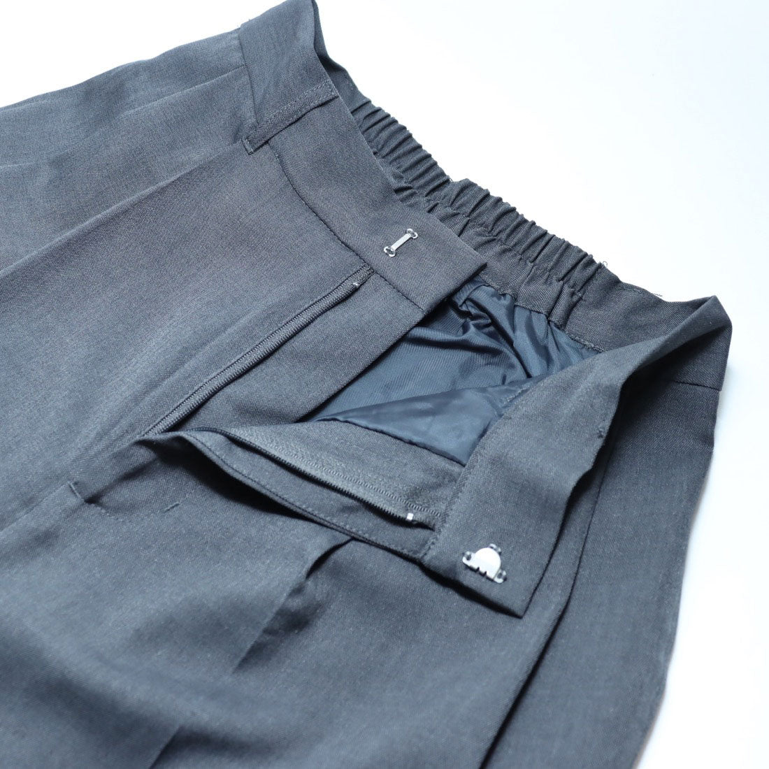 ヴィユー バイメゾンブリーズ vieux by MAISON BREEZE Center press pants #1 （グレー） グレー