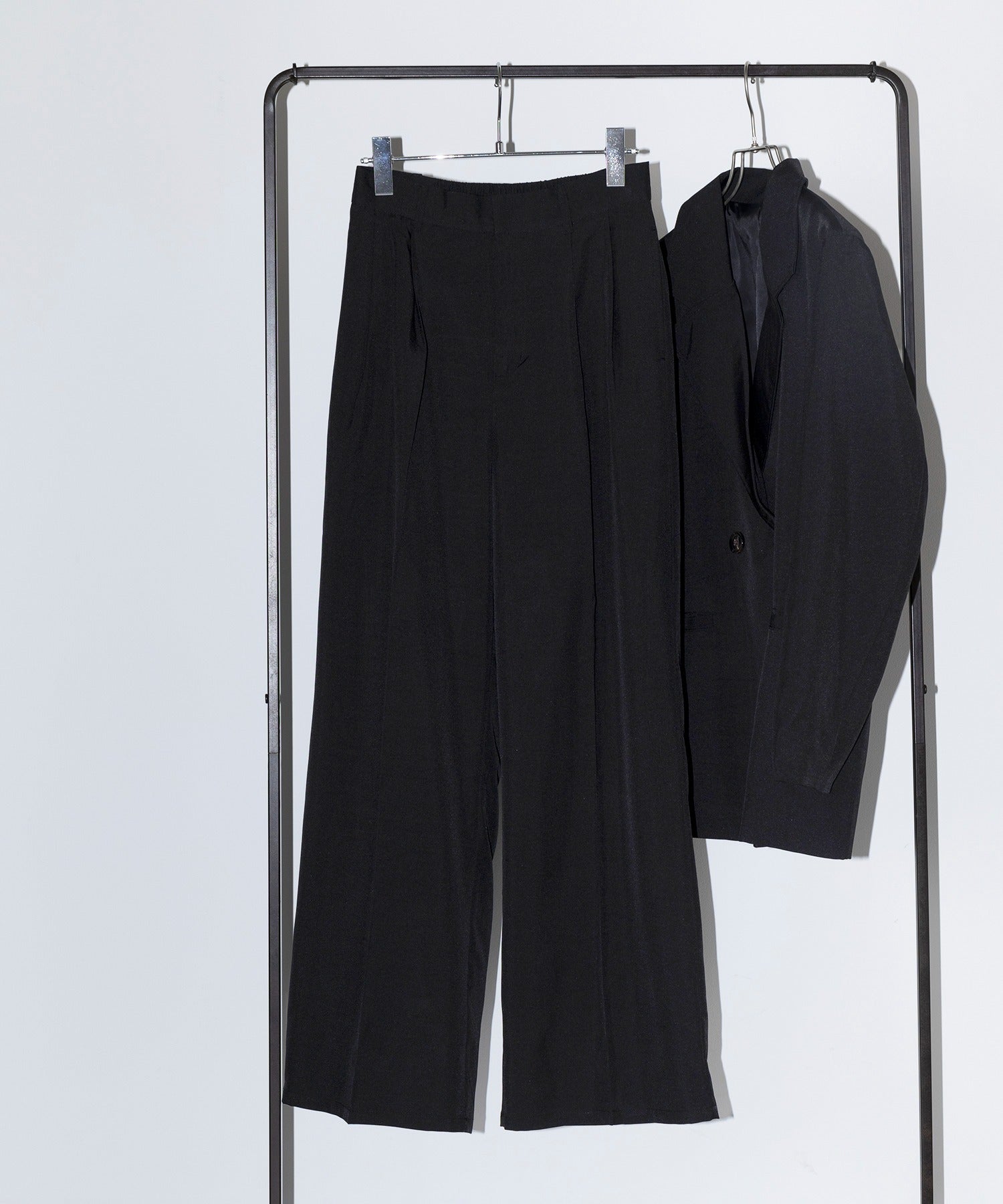 ヴィユー バイメゾンブリーズ vieux by MAISON BREEZE Center press pants #1 （ブラック） ブラック