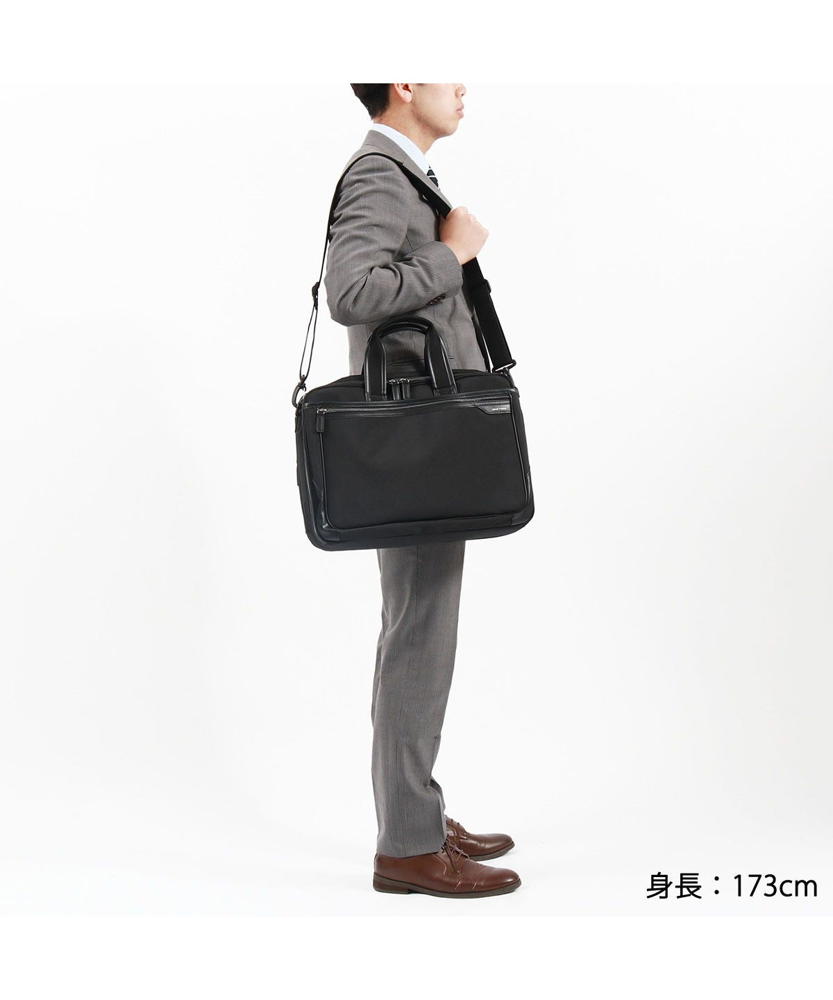 ワールドトラベラー World Traveler ワールドトラベラー ブリーフケース PC B4 軽量 World Traveler 2WAY ビジネスバッグ ショルダー バッグ PC収納 クロトB 17483 （ブラック） ブラック