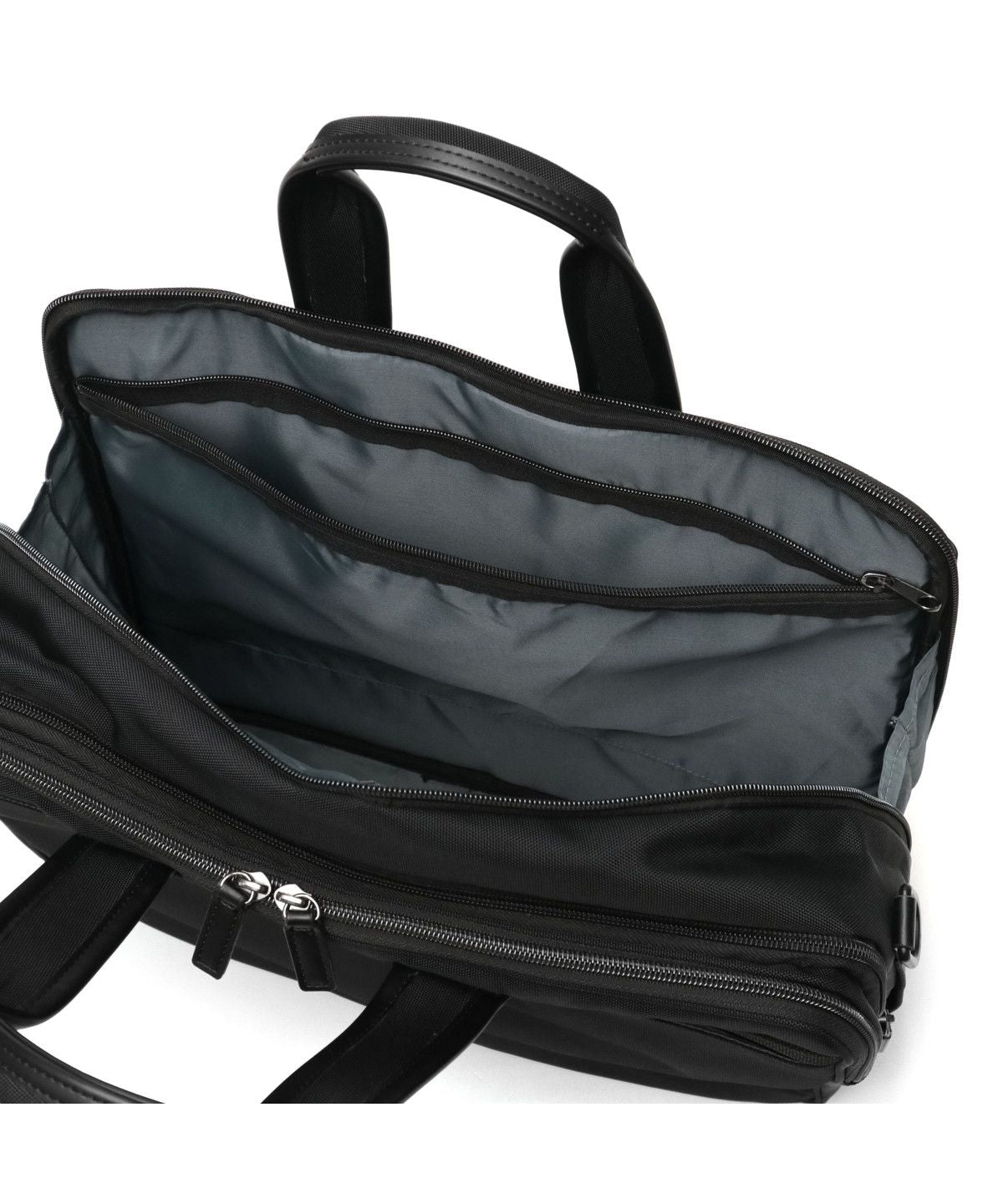 ワールドトラベラー World Traveler ワールドトラベラー ブリーフケース PC B4 軽量 World Traveler 2WAY ビジネスバッグ ショルダー バッグ PC収納 クロトB 17483 （ブラック） ブラック