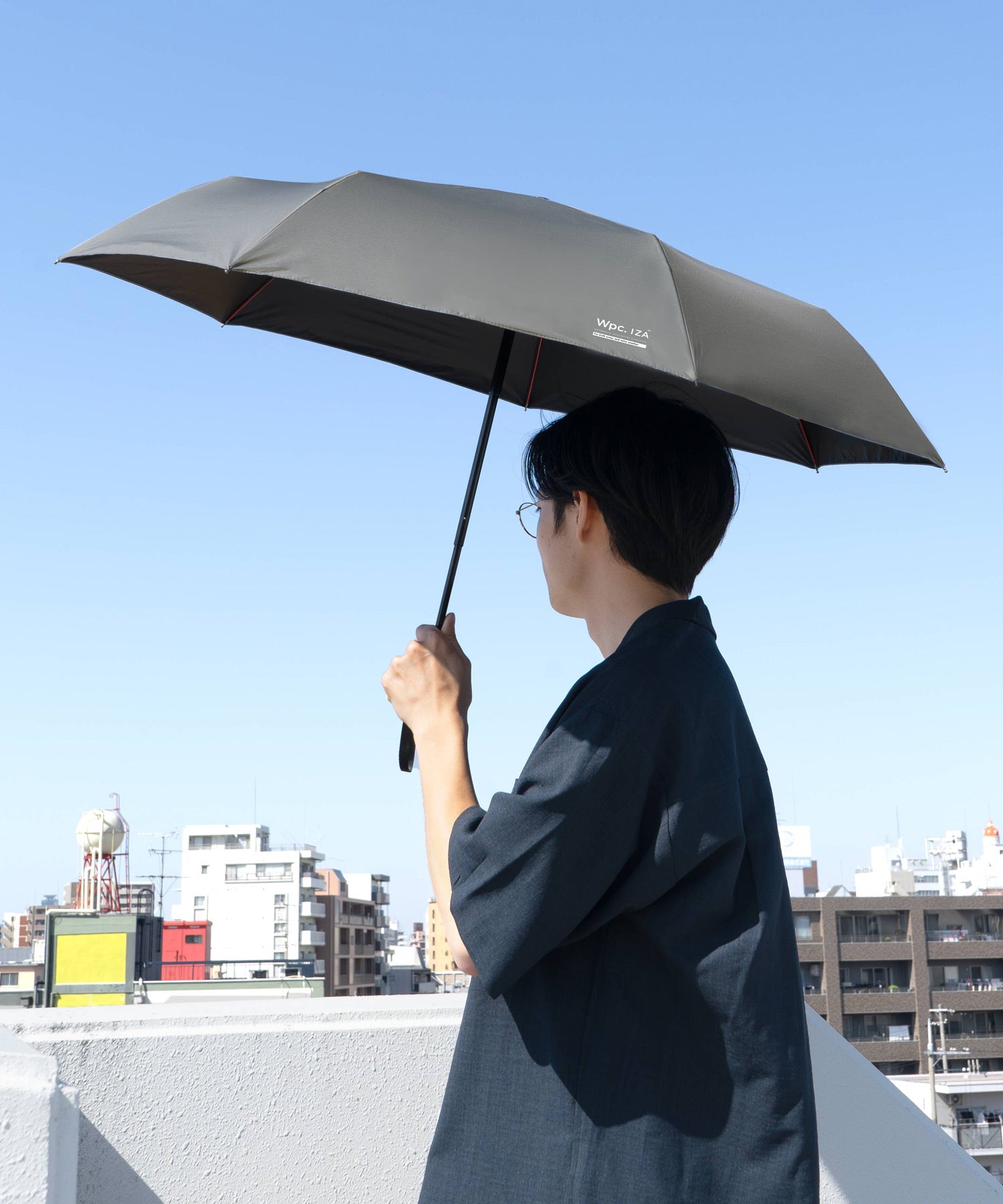 【Wpc.公式】日傘 Wpc. IZA 男の晴雨兼用傘 ≪耐風≫ 55cm 大きい 完全遮光 遮熱 晴雨兼用 風に強い 丈夫 大きめ メンズ レディース 折りたたみ傘 折り畳み イーザ（グレー） グレー