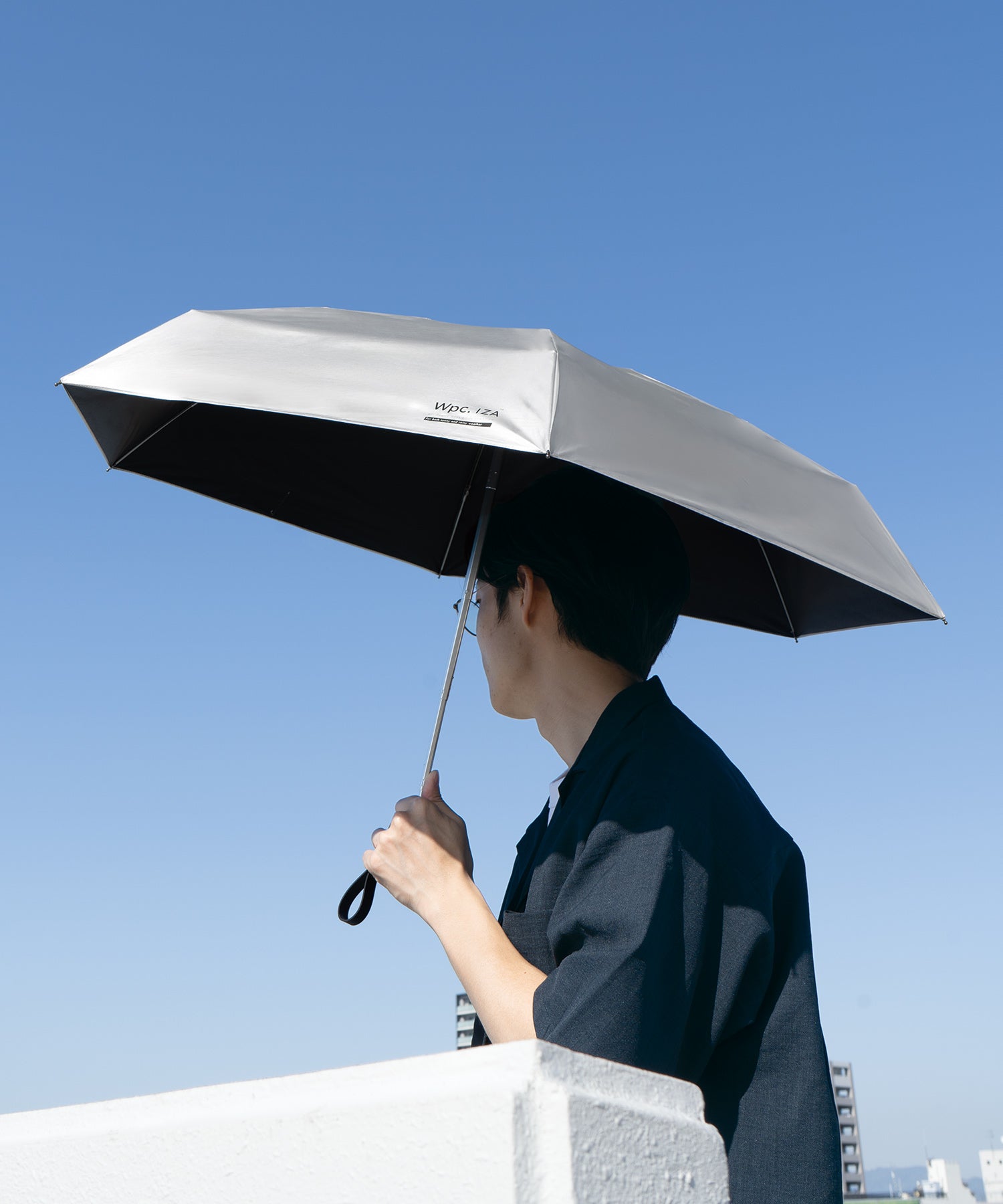 【Wpc.公式】日傘 Wpc. IZA 男の晴雨兼用傘 ≪コンパクト≫ 55cm 大きい 完全遮光 遮熱 軽量 晴雨兼用 メンズ レディース イーザ 折りたたみ傘 折り畳み（シルバー） シルバー
