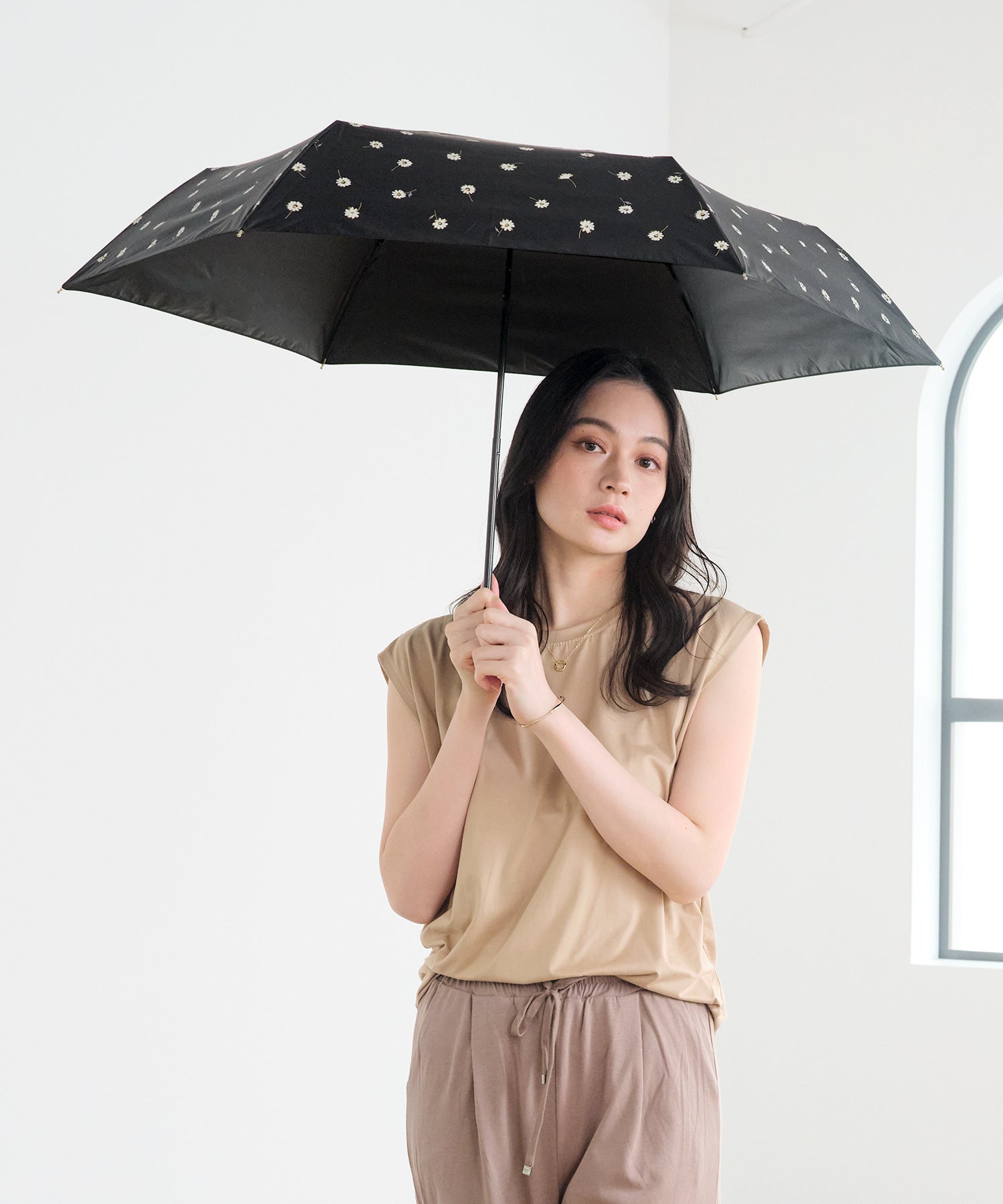 【Wpc.公式】日傘 遮光ゴールドラインマーガレット ミニ 大きい 完全遮光 遮熱 晴雨兼用 折りたたみ （ブラック） ブラック