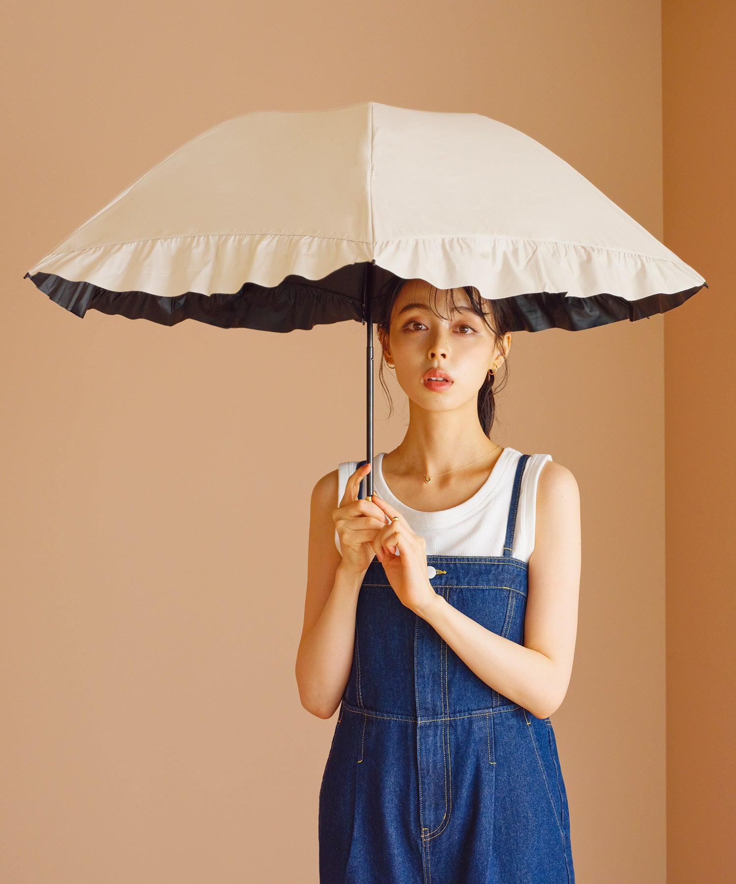 【Wpc.公式】日傘 遮光ドームパラソルフリル ミニ 大きい 完全遮光 遮熱 晴雨兼用 折りたたみ （ベージュ） ベージュ