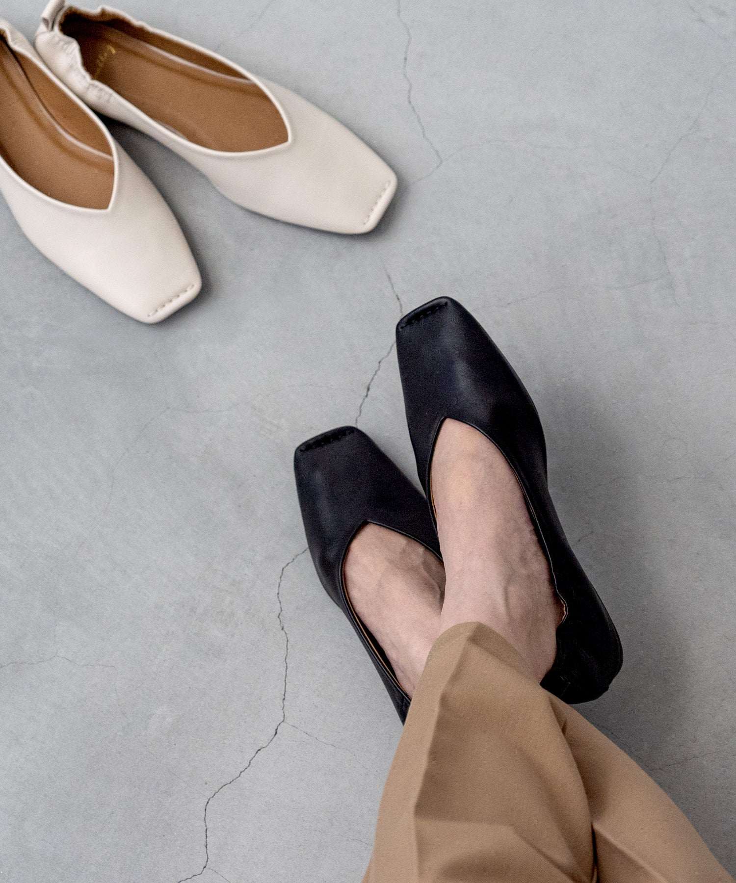 Square-Toe Gathered Flat Shoes