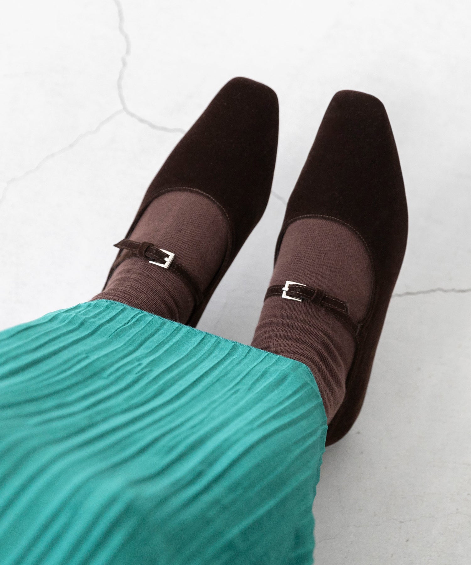 ウェレッグ welleg センターバックル パンプス （4084ブラウンベロア） 4084ブラウンベロア