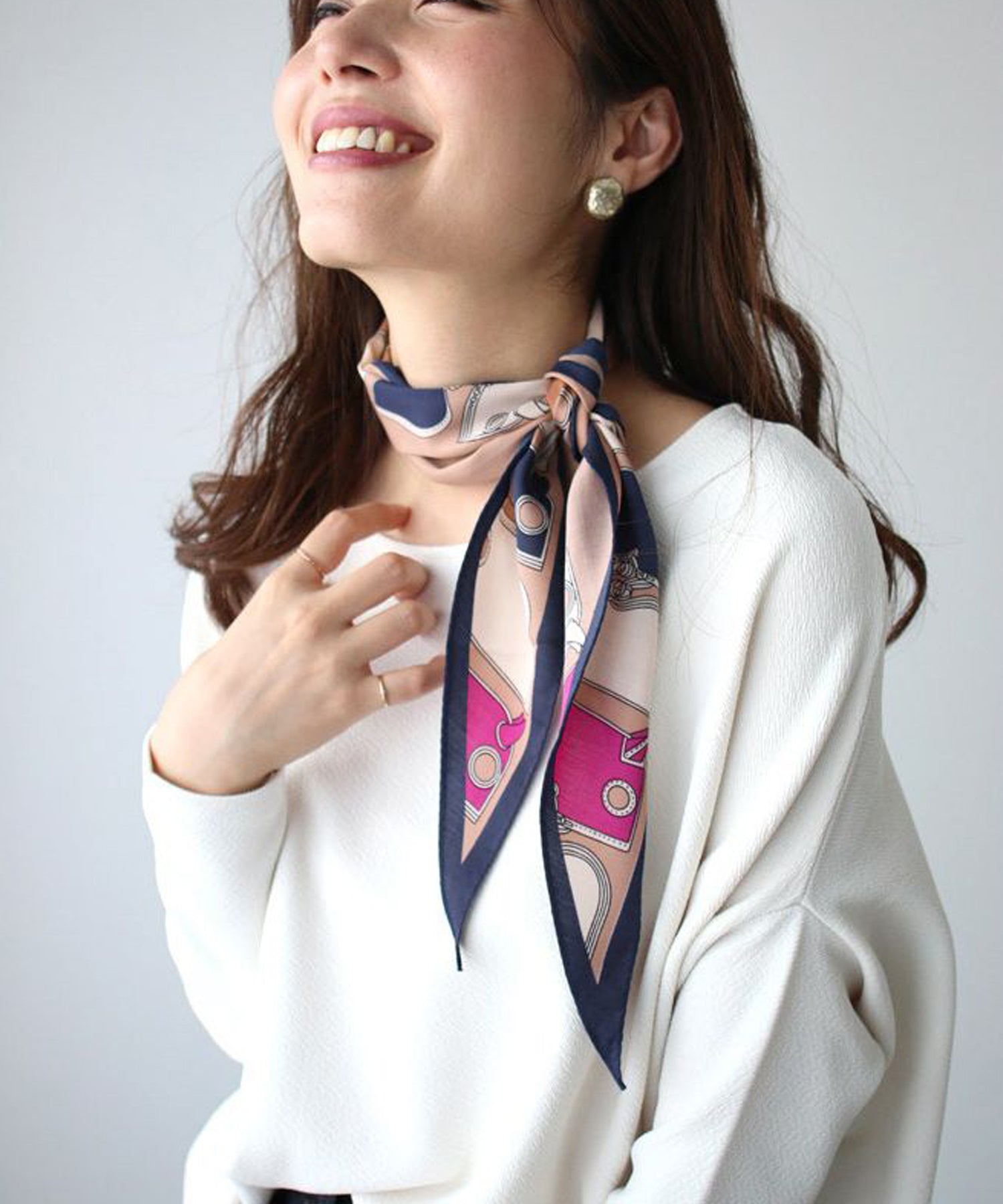 エーレスタイル Ehre style コーデを格上げ艶プリーツパンツ （ネイビー） ネイビー