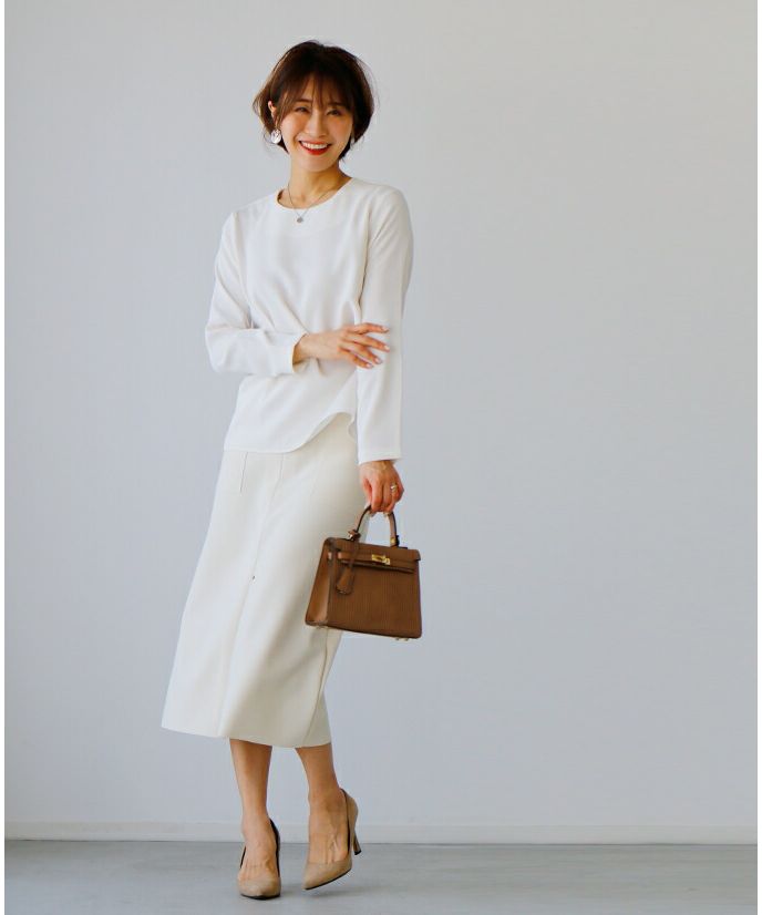 Ehre style Beautiful lines A blouse perfected in simplicity for work