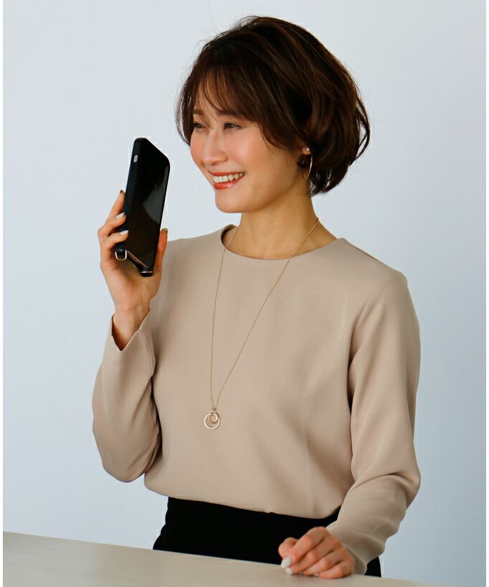 Ehre style Beautiful lines A blouse perfected in simplicity for work