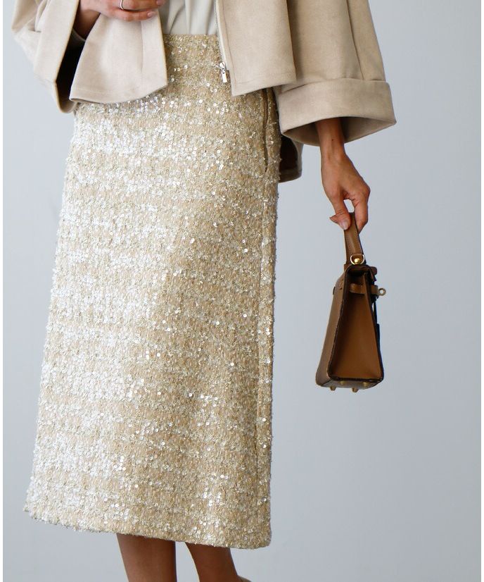 Ehre style Instantly trendy. A dazzling sequin skirt.