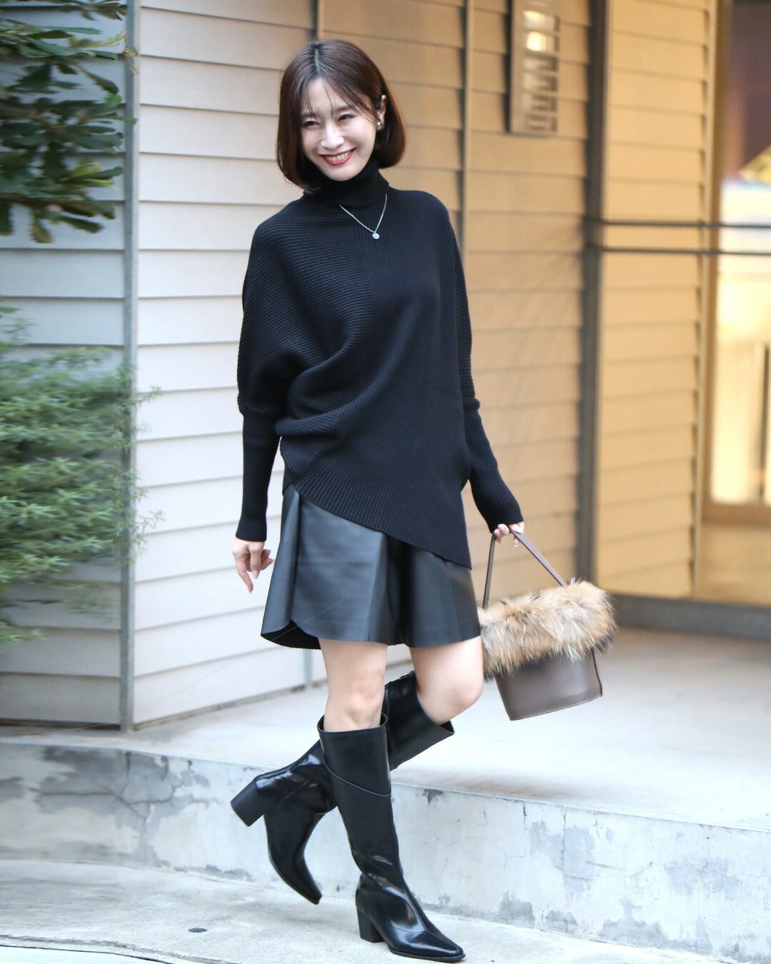 Ehre style I want to challenge! Adult shorts made of faux leather material