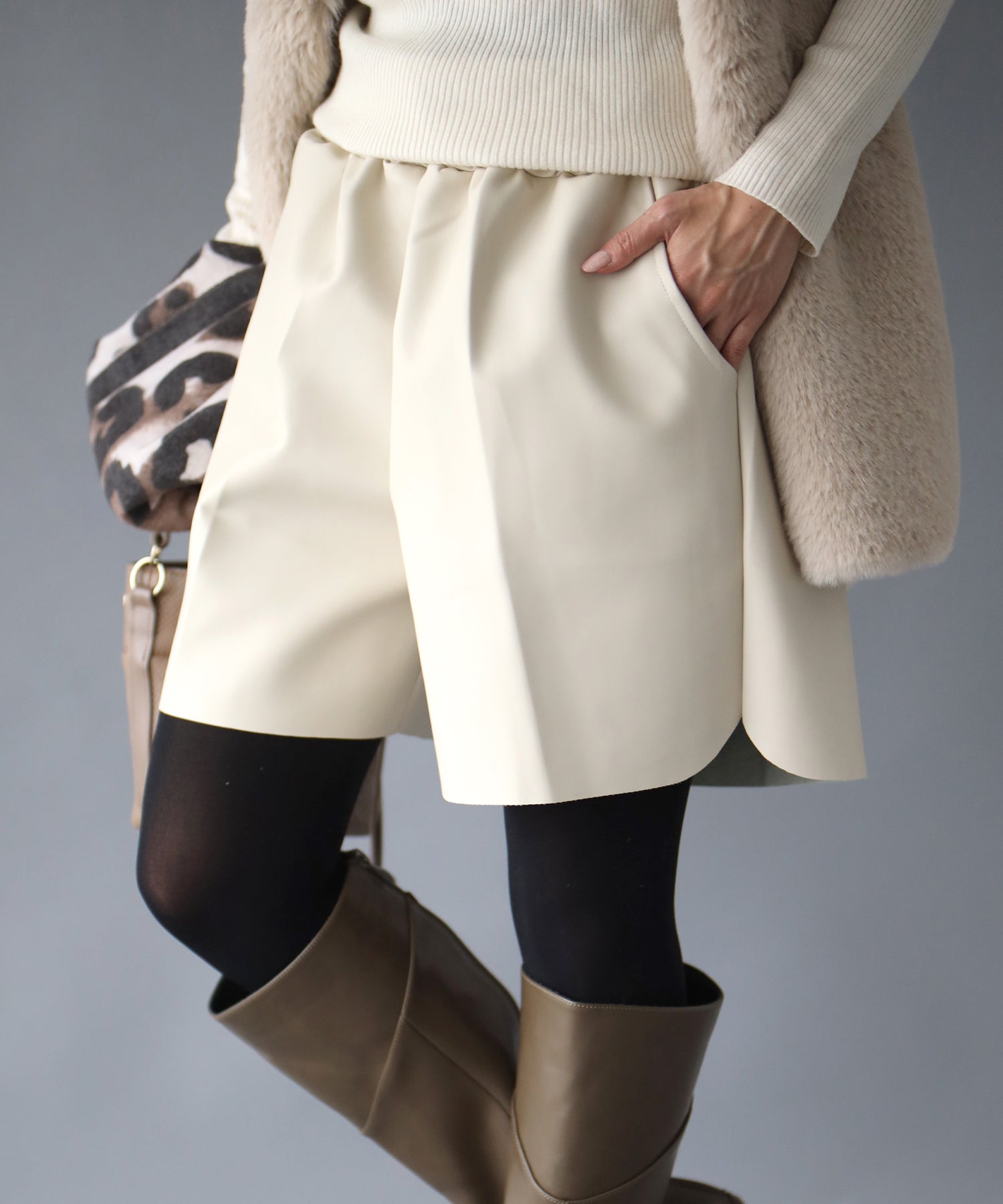 Ehre style I want to challenge! Adult shorts made of faux leather material