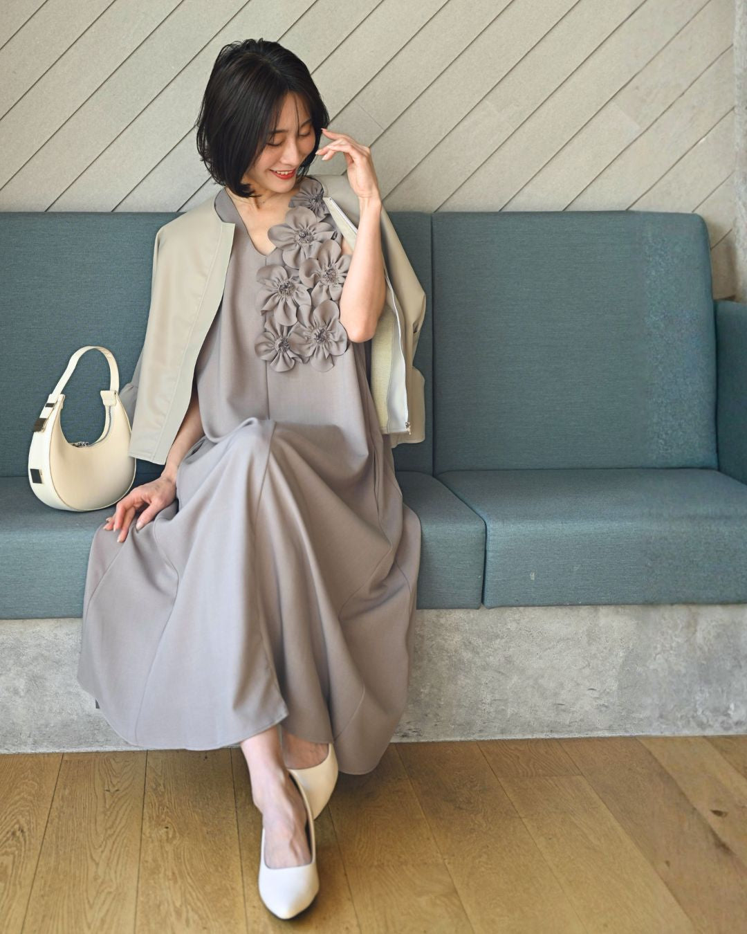 エーレスタイル Ehre style 前に立つ日に きちんと上品見え 花コサージュドレス （ベージュ） ベージュ