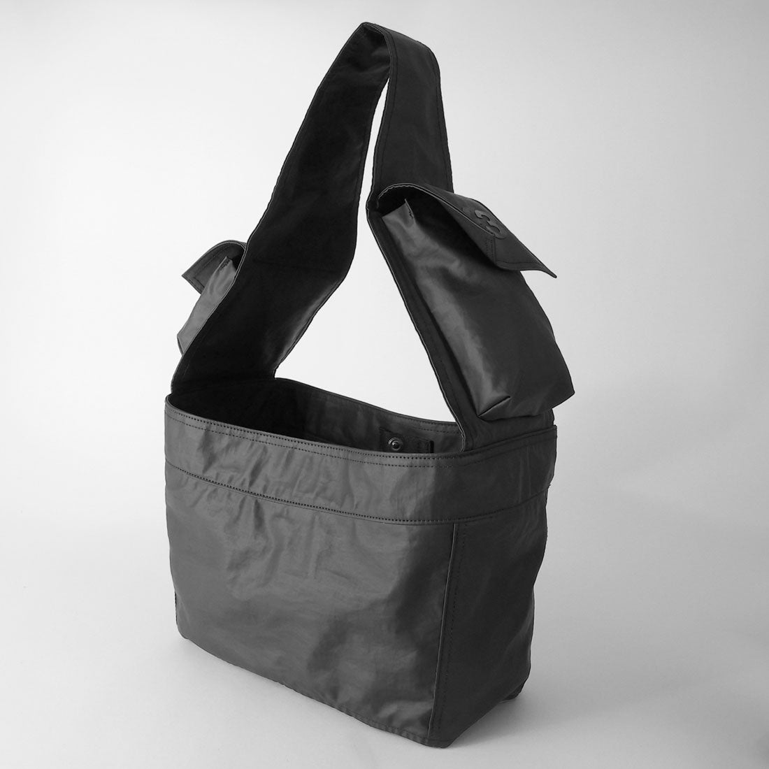 ワイスリー Y-3 トートバッグ ロゴ NEWSPAPER BAG S KE5028 （ブラック） ブラック