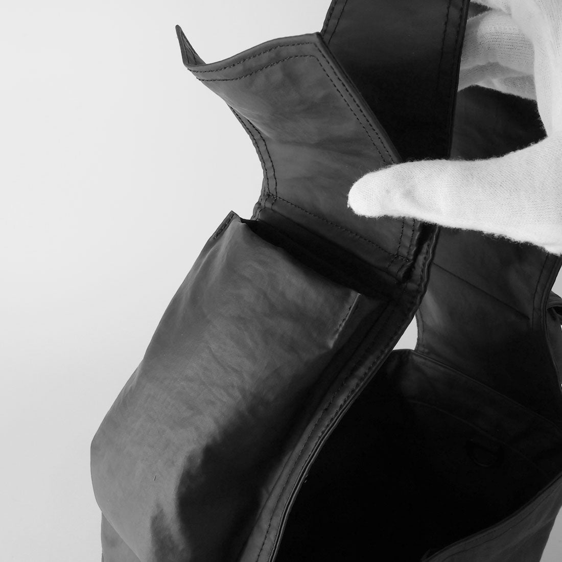 ワイスリー Y-3 トートバッグ ロゴ NEWSPAPER BAG S KE5028 （ブラック） ブラック