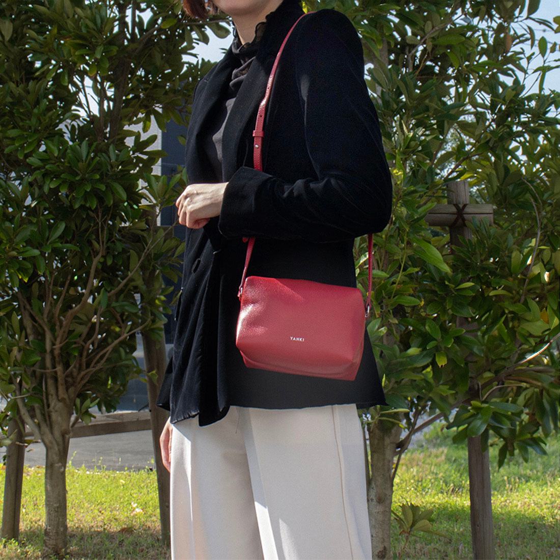 ヤーキ YAHKI シュリンクソフトダブルフェイスショルダーバッグ （ruby red） ruby red