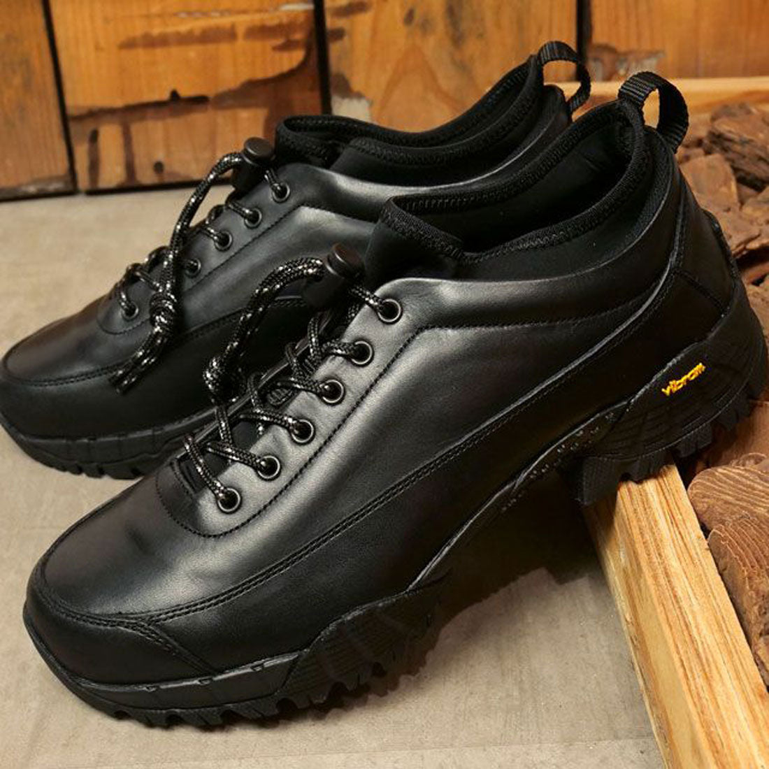 YOAK JOURNEY LEATHER BLACK [SS23]