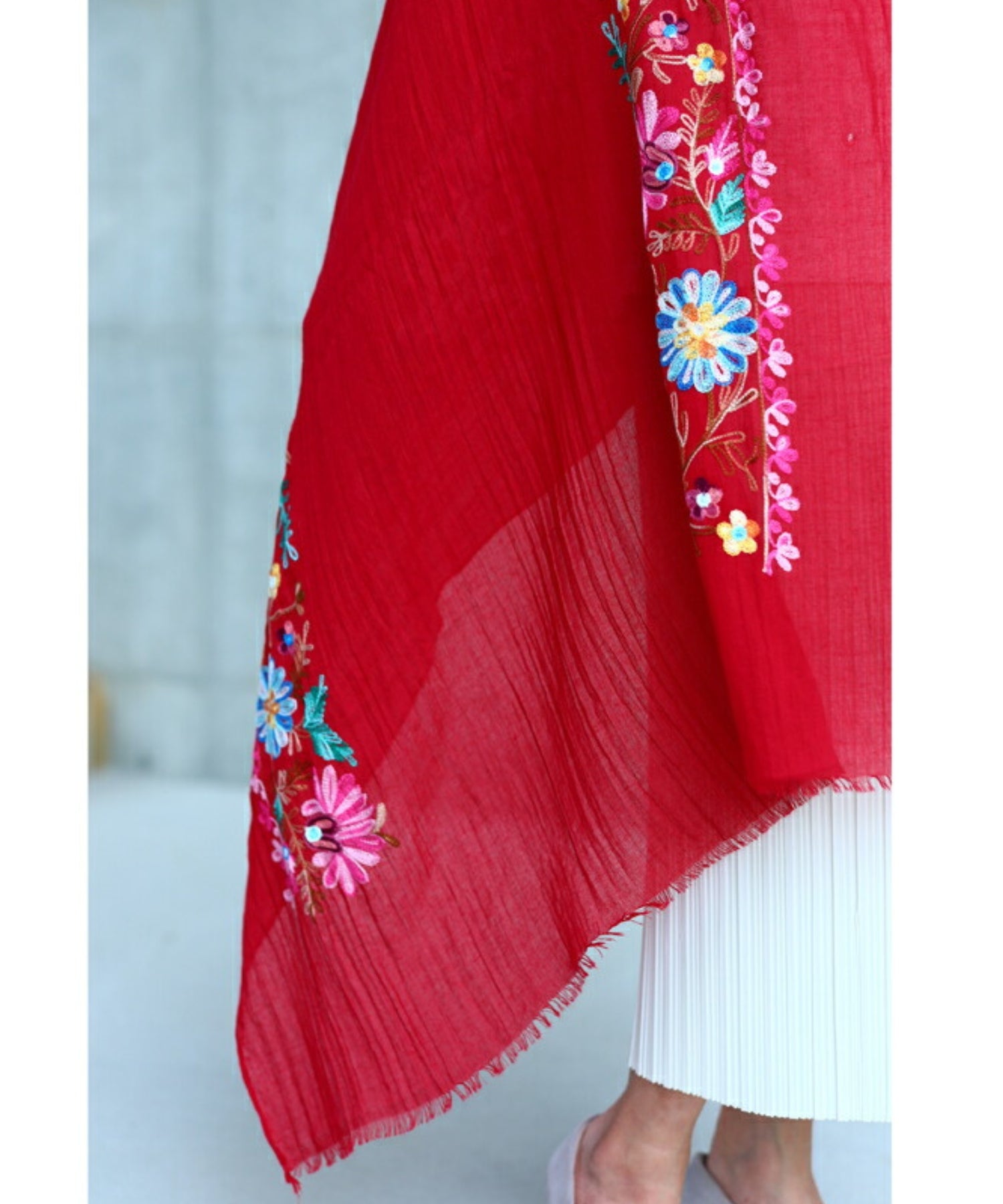 ヨイ YOI モロッコ花刺繍。大判ストール （RED） RED