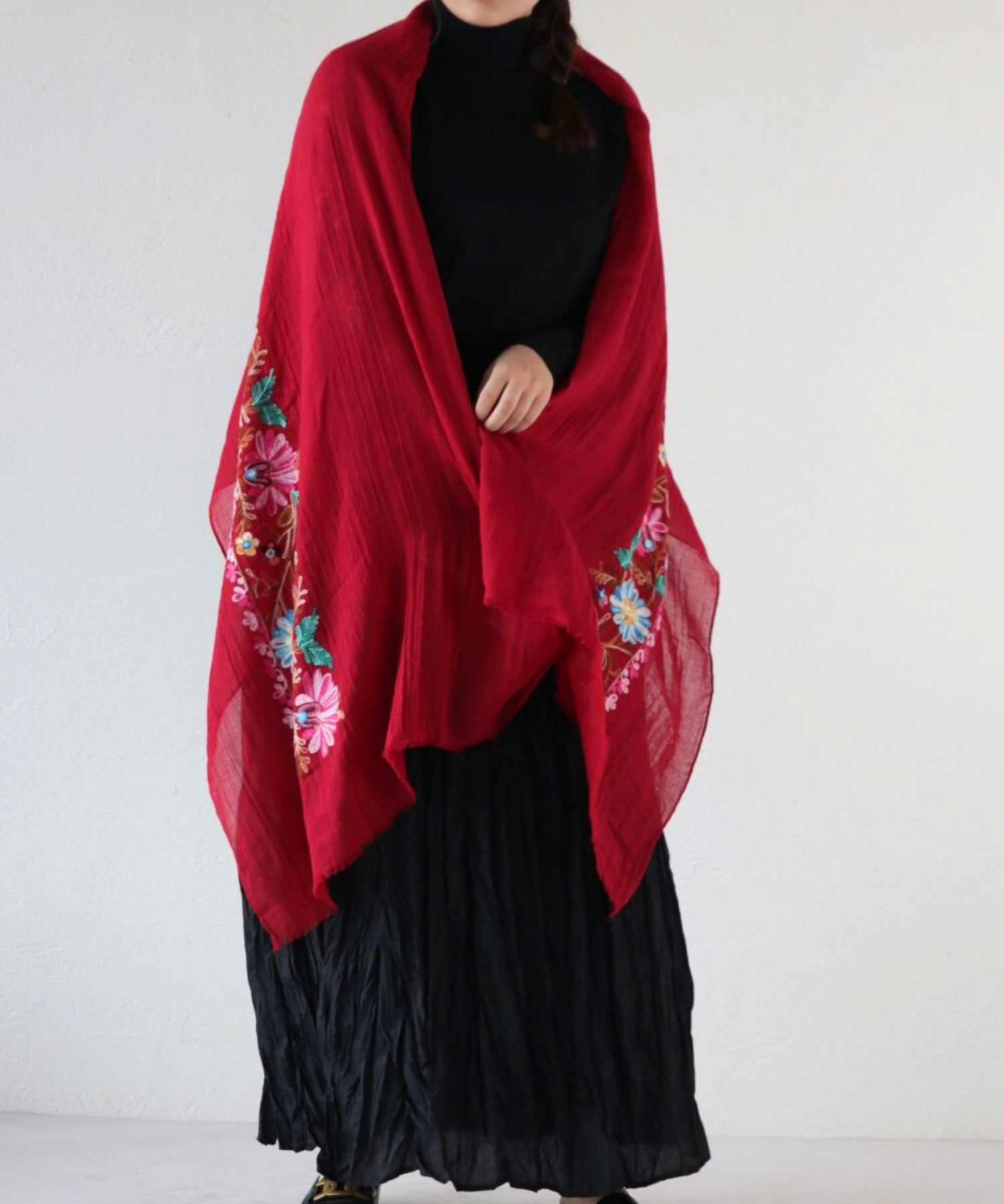 ヨイ YOI モロッコ花刺繍。大判ストール （RED） RED