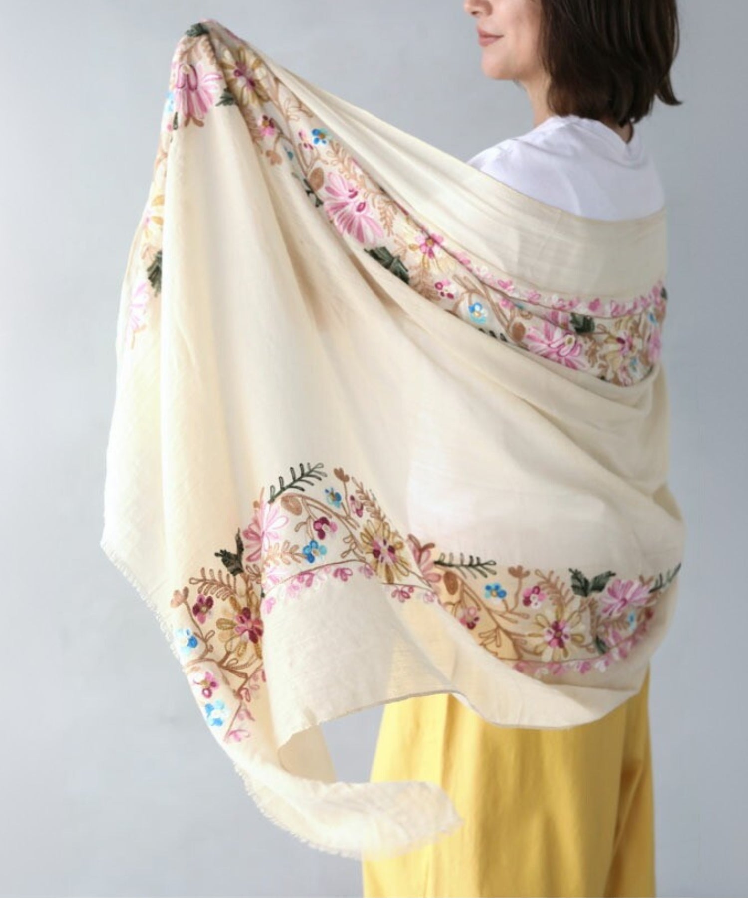 ヨイ YOI モロッコ花刺繍。大判ストール （BEIGE） BEIGE