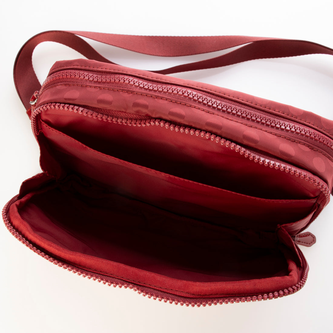 イザック Y'SACCS Polka Dots スクエアポシェット