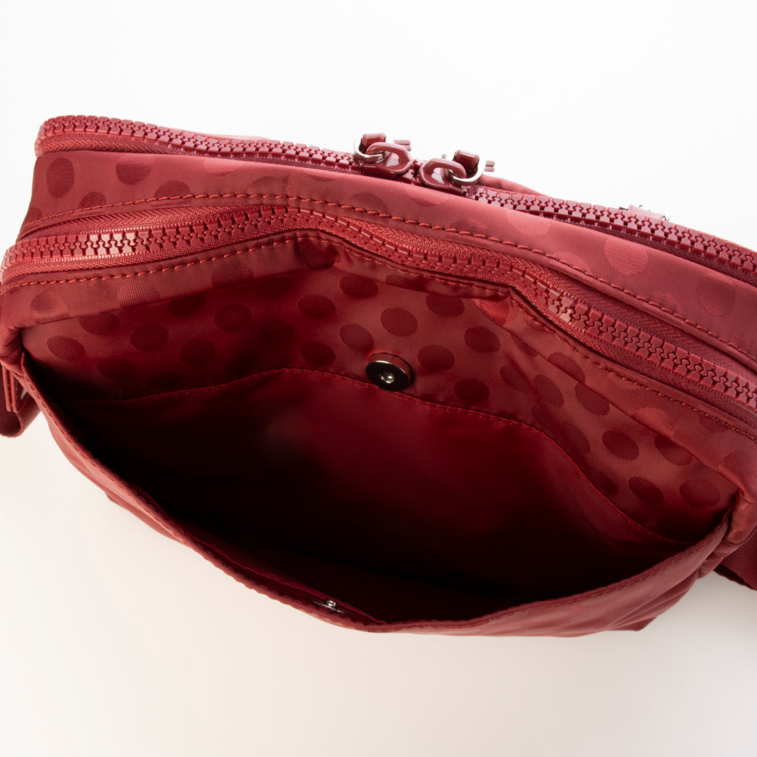 イザック Y'SACCS Polka Dots スクエアポシェット